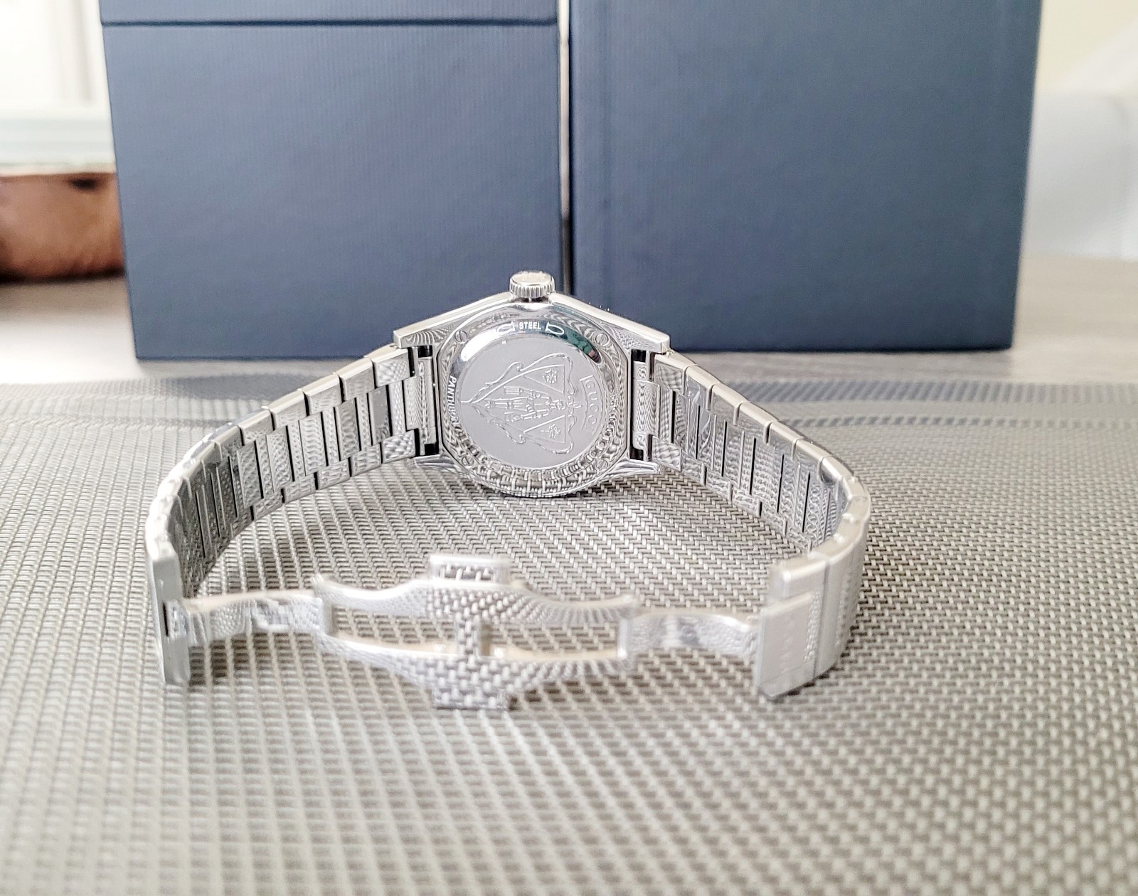 Gucci Pantheon 115.4,Authentic,35MM,Mother Of Pearl Dial,Excellent,Hardly Worn.