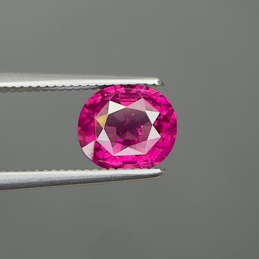 Natural Rhodolite 1.65 ct / Madagascar