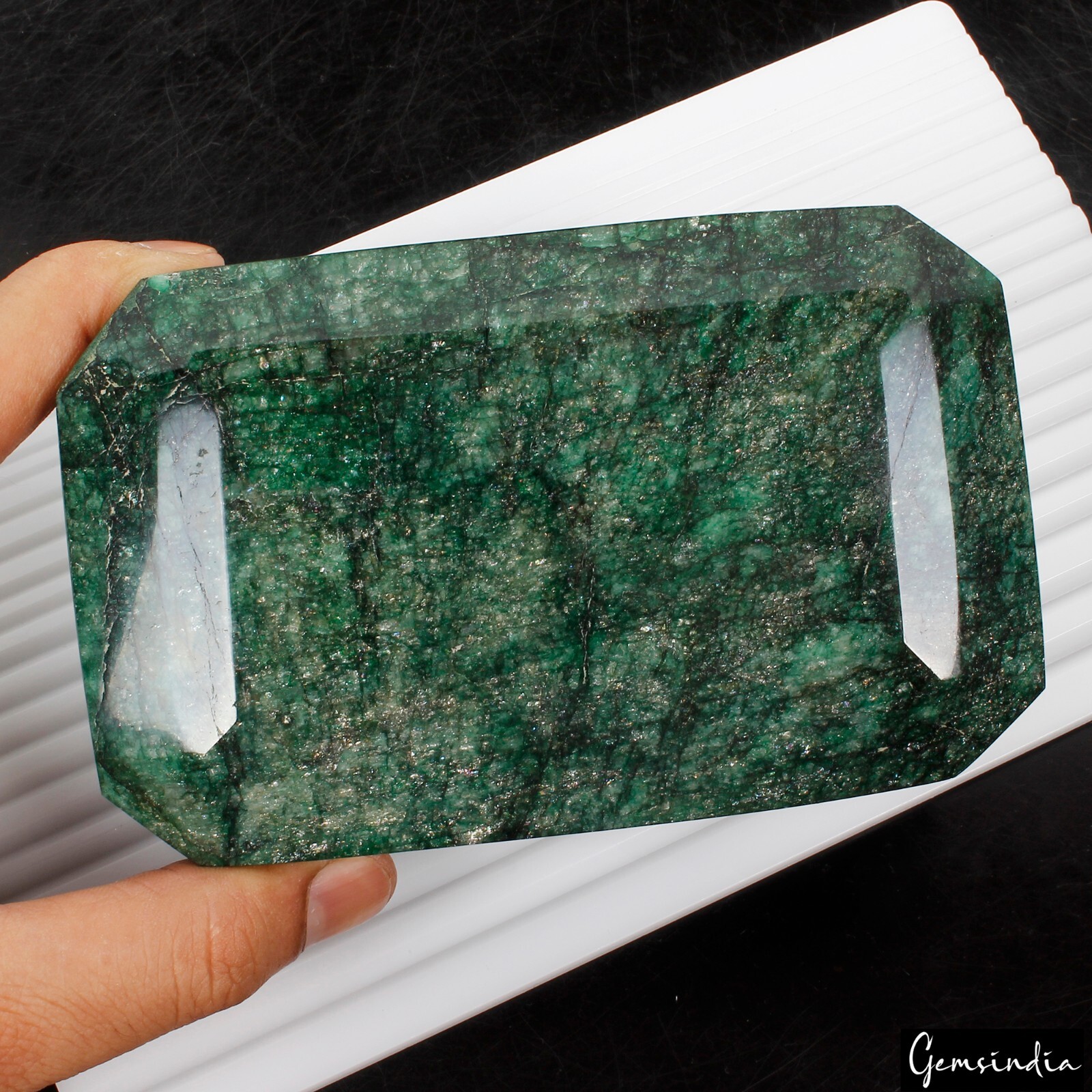 Natural Brazilian Emerald Loose Gemstone 1.1kg Huge Octagon Cut Specimen