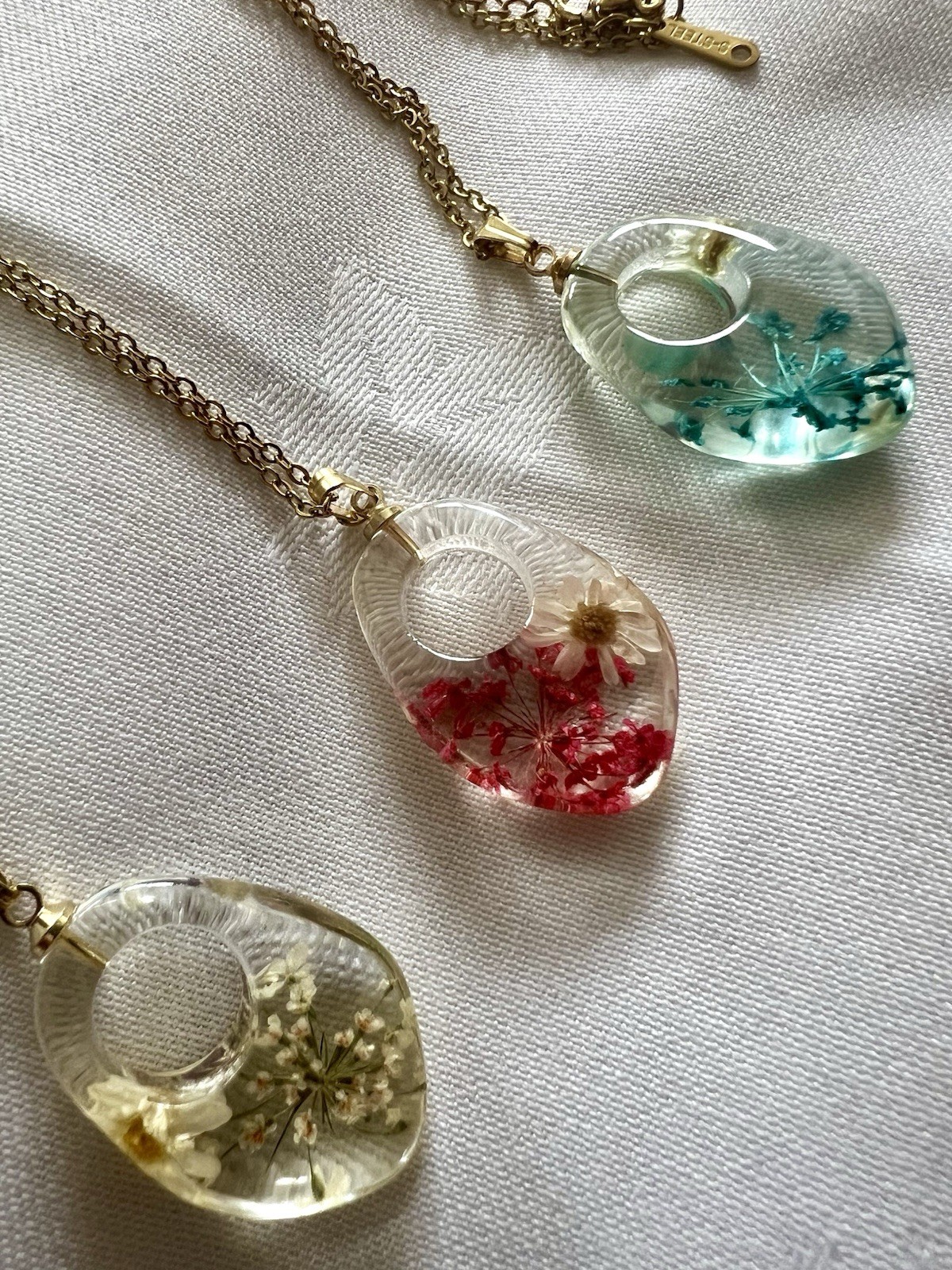 1 Handmade flower Resin Pendant With Silver /Gold Plated Chain – Summer Fashion