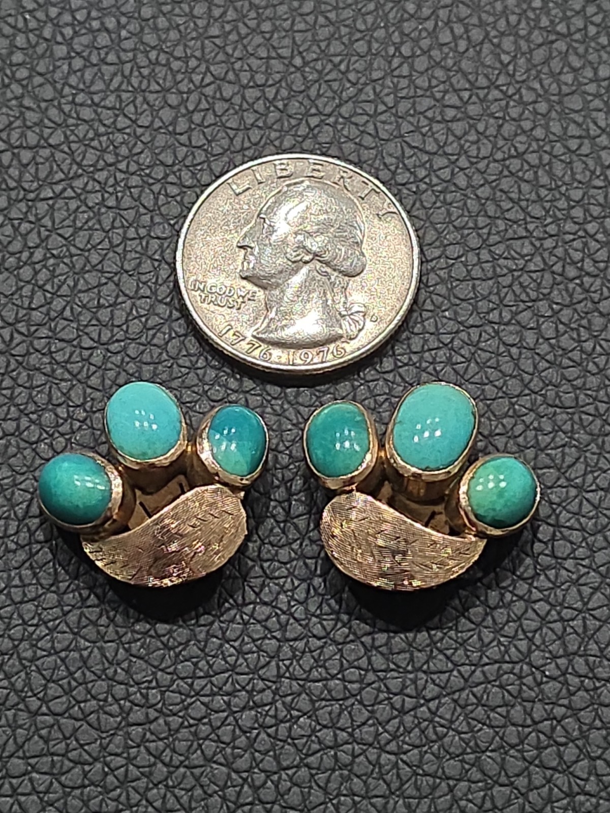 14k Yellow Gold Turquoise Cabochon Leaf Feather Wing Motif Clip-on Earrings 9.6g