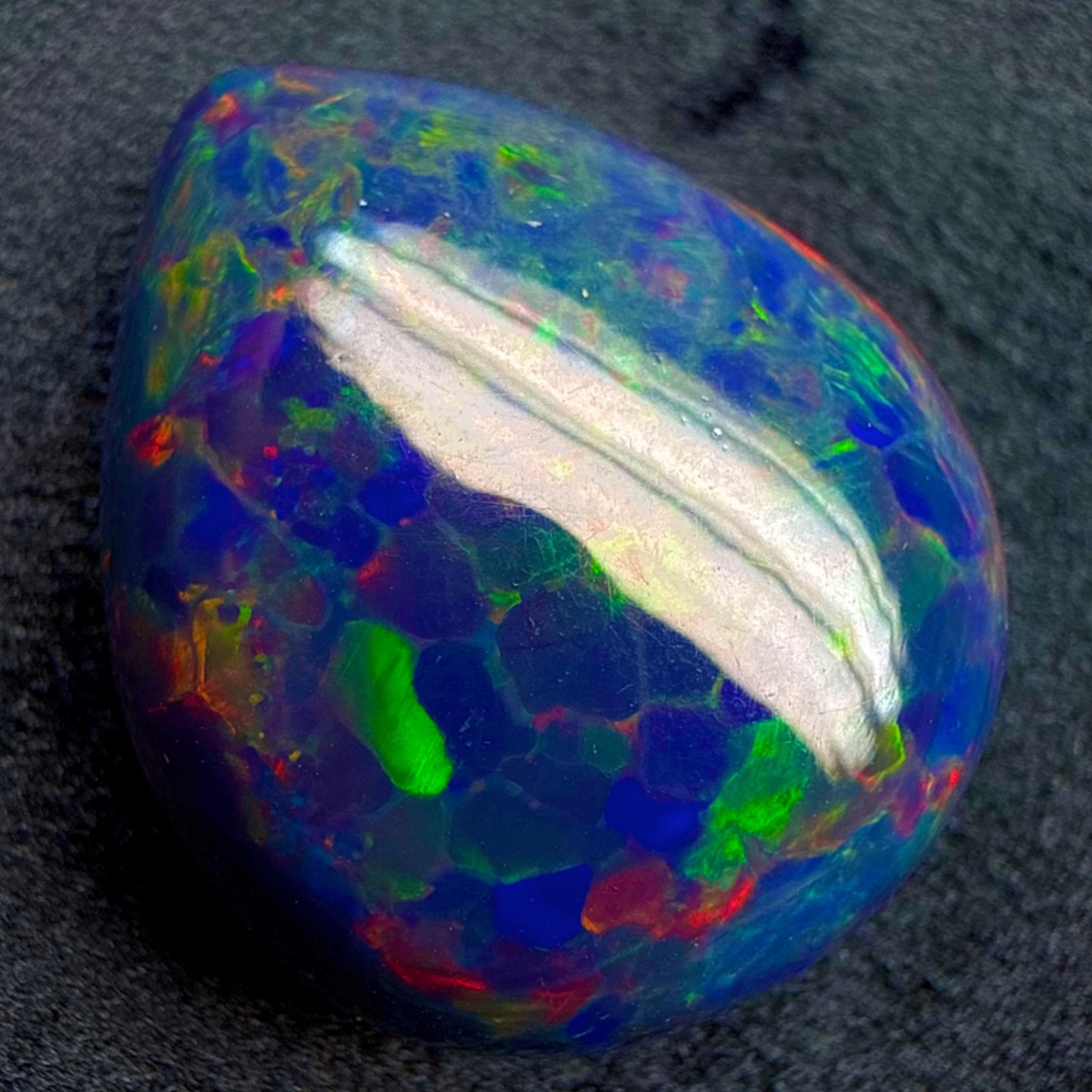 Natural opal, Ethiopian fire black honeycomb opal for jewelry 23.10 Ct 24×20 mm