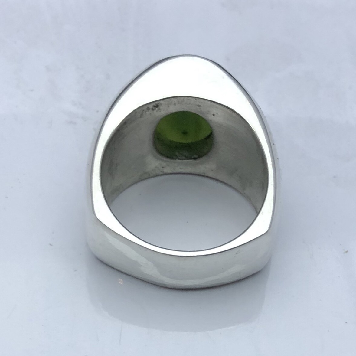 MJG STERLING SILVER MEN’S RING. 16 x 12mm NEPHRITE JADE. SIZE 10. 26 grams