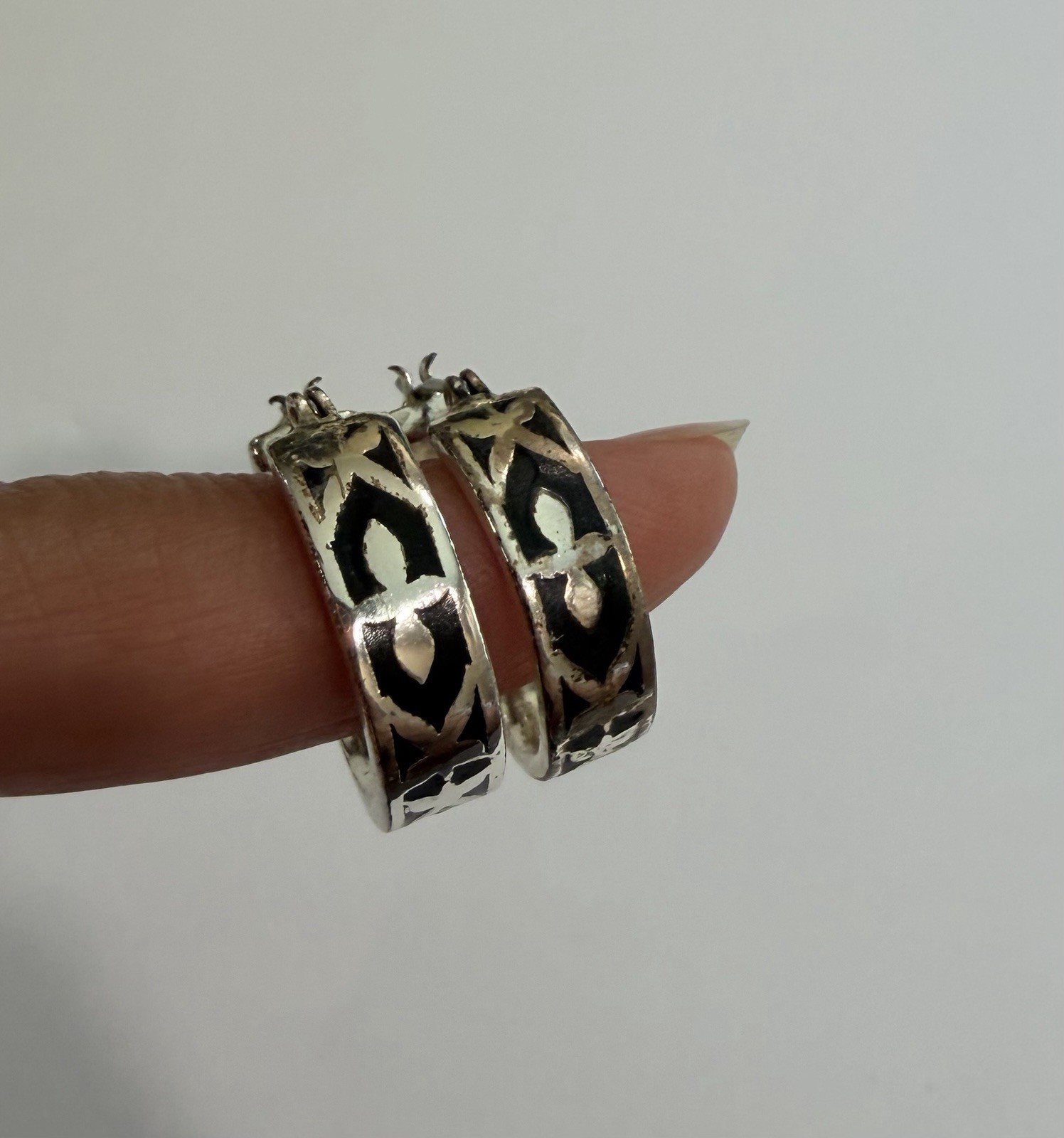 Vintage Gothic Silver Tone Black Enamel Chunky Hoop Earrings Saddleback Boho