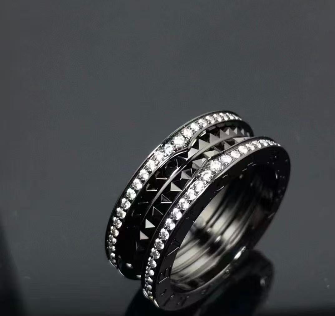 New model titanium-steel fashion and trendy ring,both men and women can wear it