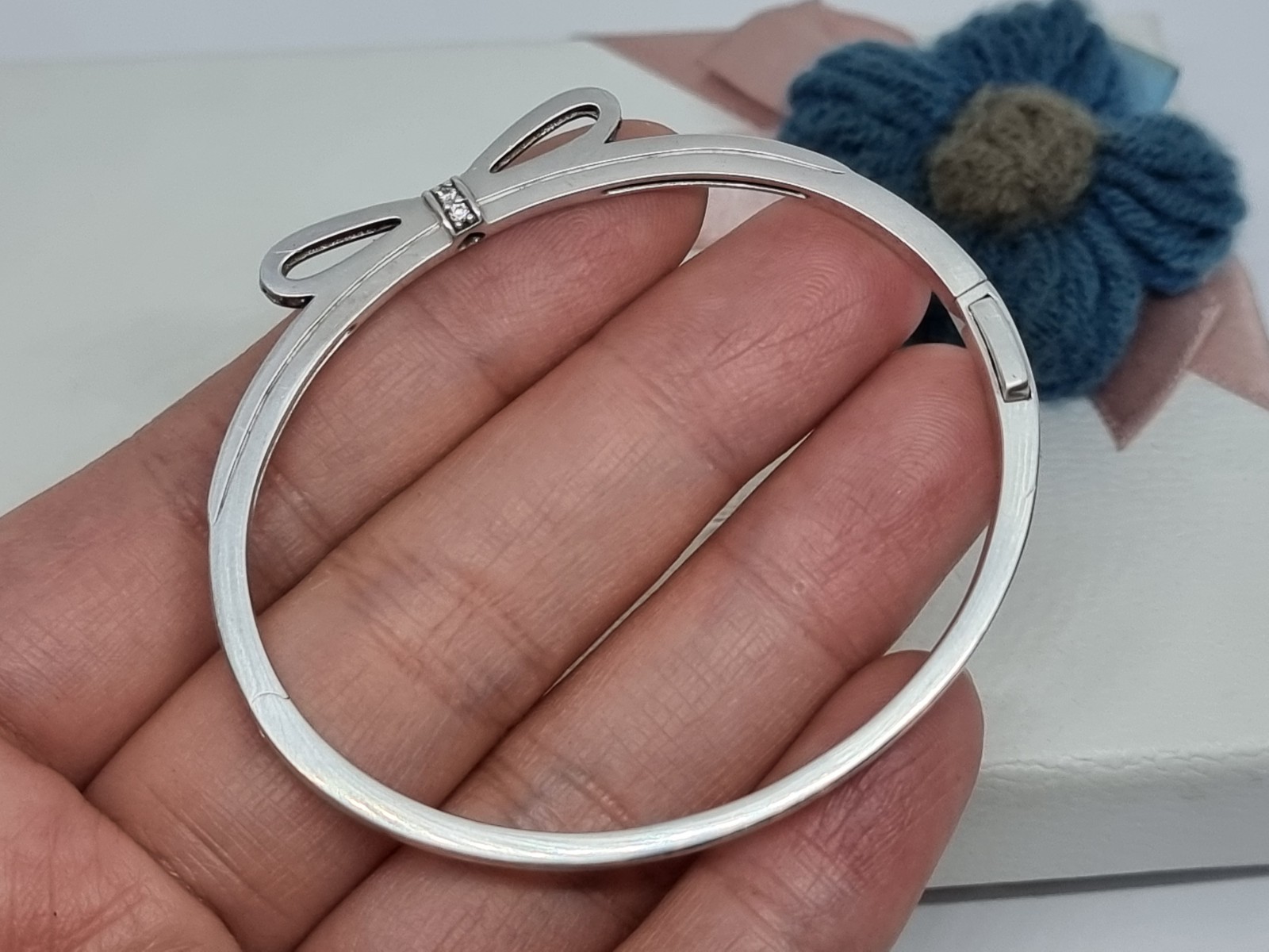BOXED Genuine Pandora Silver Sparkling Bow Bangle Size 1 💕 16cm