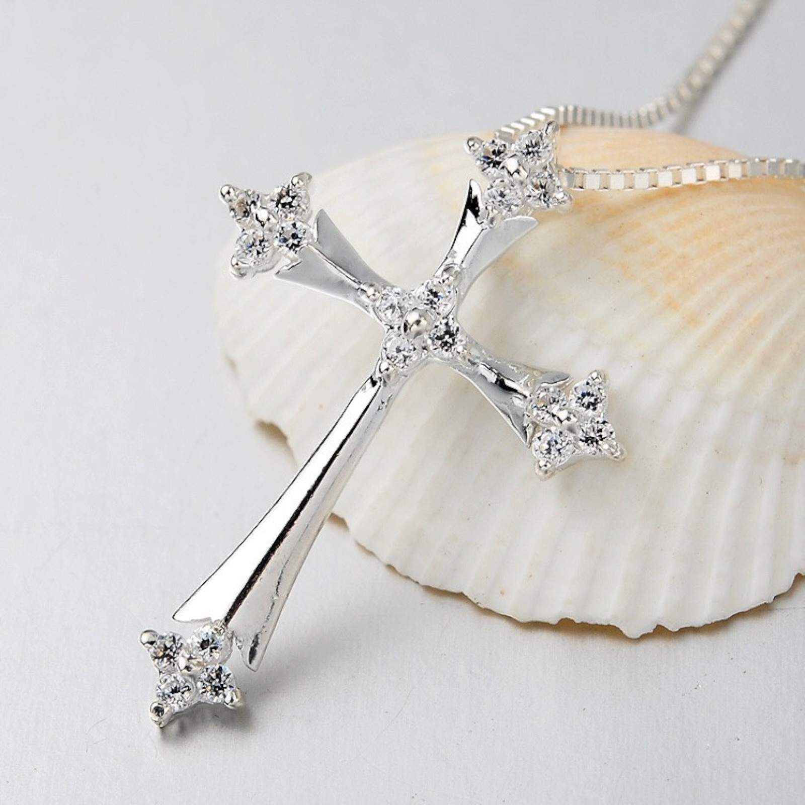 Women 925 Sterling Silver Cross Crucifix Crystal Pendant Necklace 18″ Chain B58