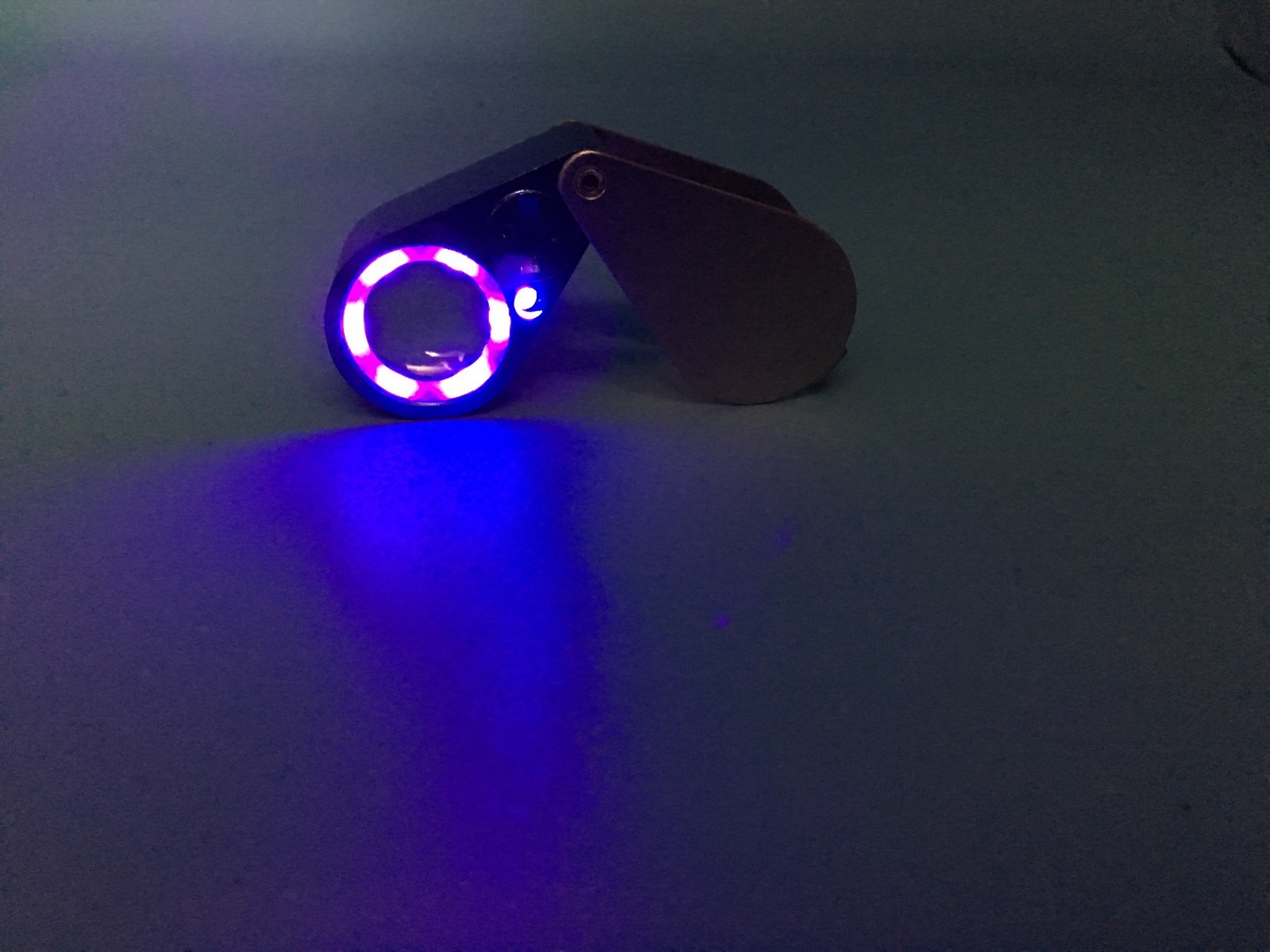 Triplet 10x, 21mm Optical Loupe (LED + UV) by Igaging 36-LUV10