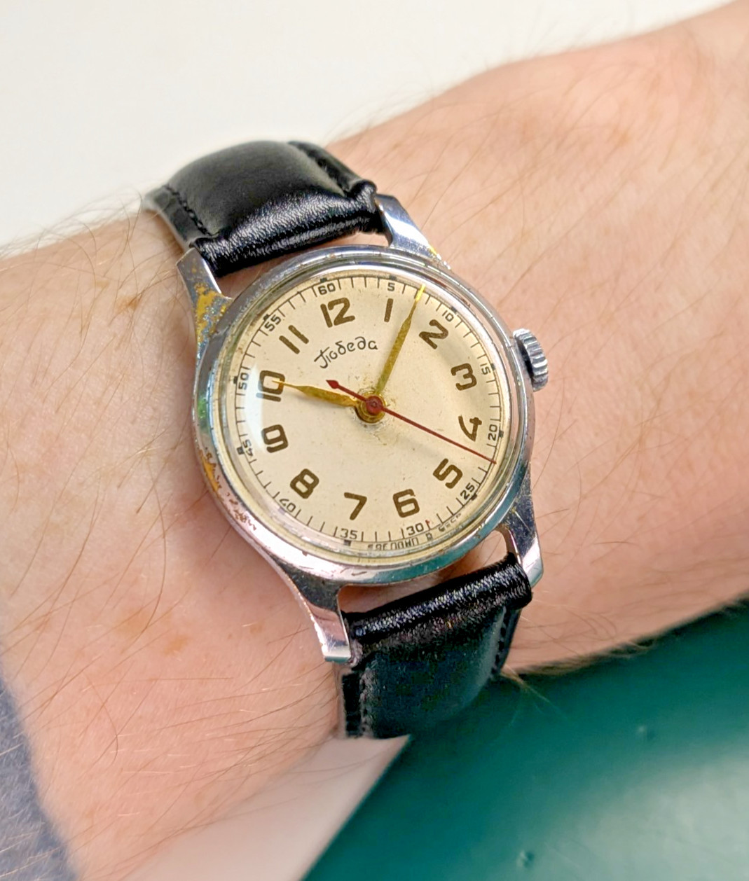 Pobeda Central Second 2609 Soviet USSR Mechanical Men Military Vintage Watch