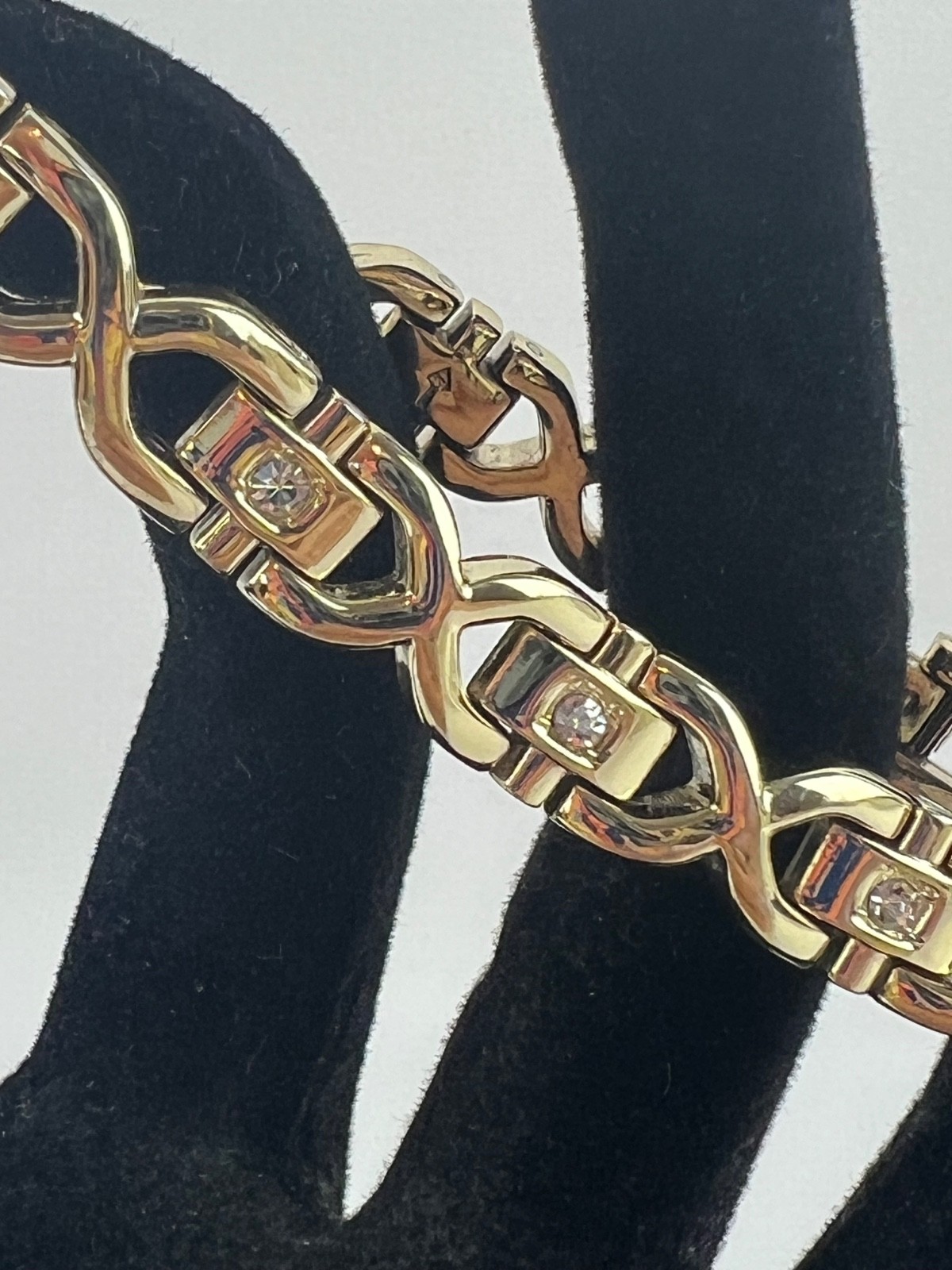 Fashion Gold Tone Rhinestone Link Bracelet 7.5″ Length Fold Over Clasp