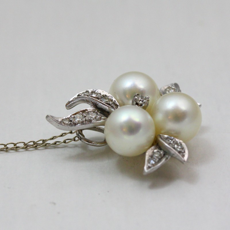 14K White Gold Pearl & Accent Diamond Vintage Pendant 15 Inch Long Necklace
