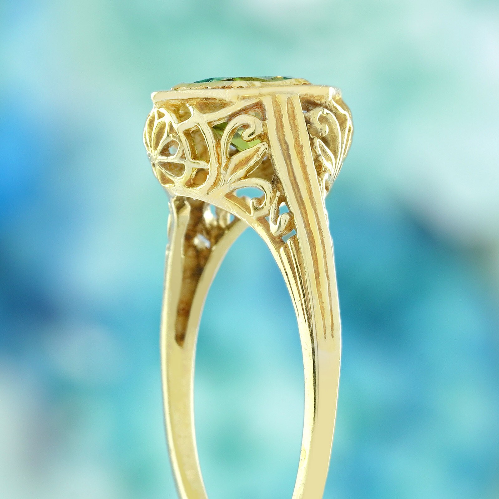 9K Yellow Gold Natural Peridot Vintage Style Filigree Ring