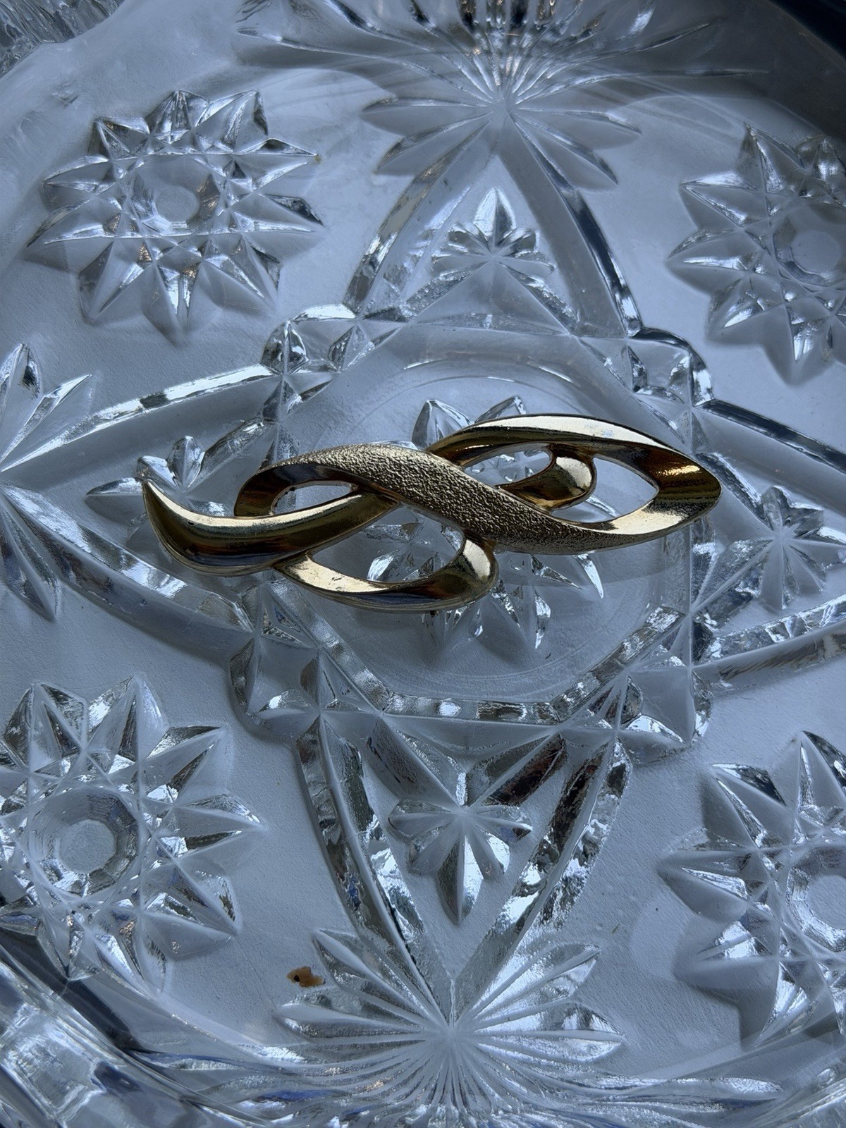 Vintage Gold Tone Metal Infinity Abstract Brooch Pin, Made in Japan, No Stones
