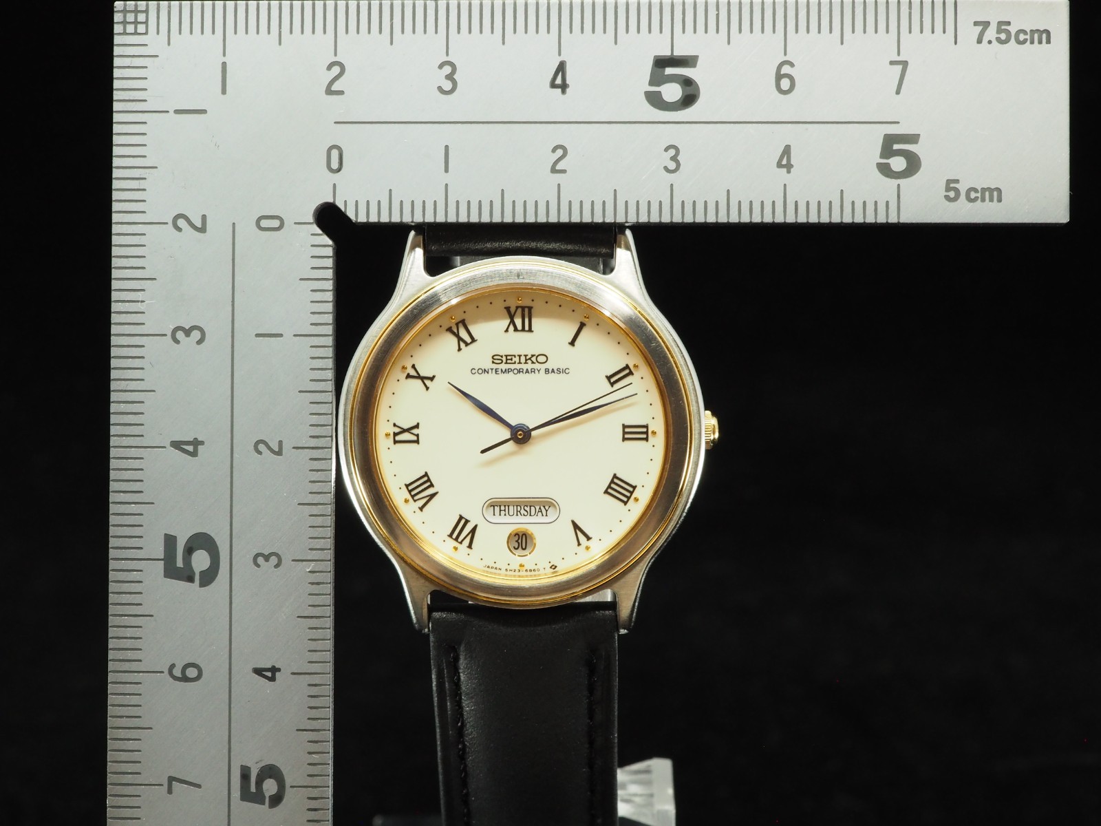 Vintage N MINT Seiko Contemporary Basic 5H23-6B90 Roman Qz 33mm Mens Watch JAPAN