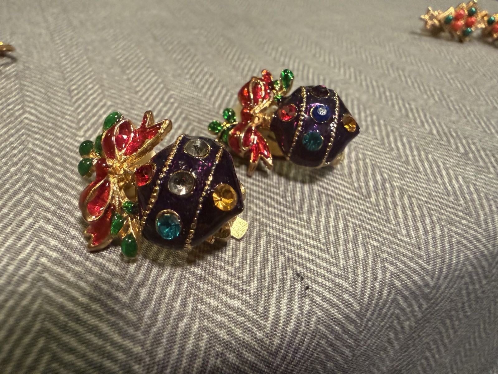 Christmas Clip-on Earrings Wreath, Poinsettia, tree & ornament Excellent con.