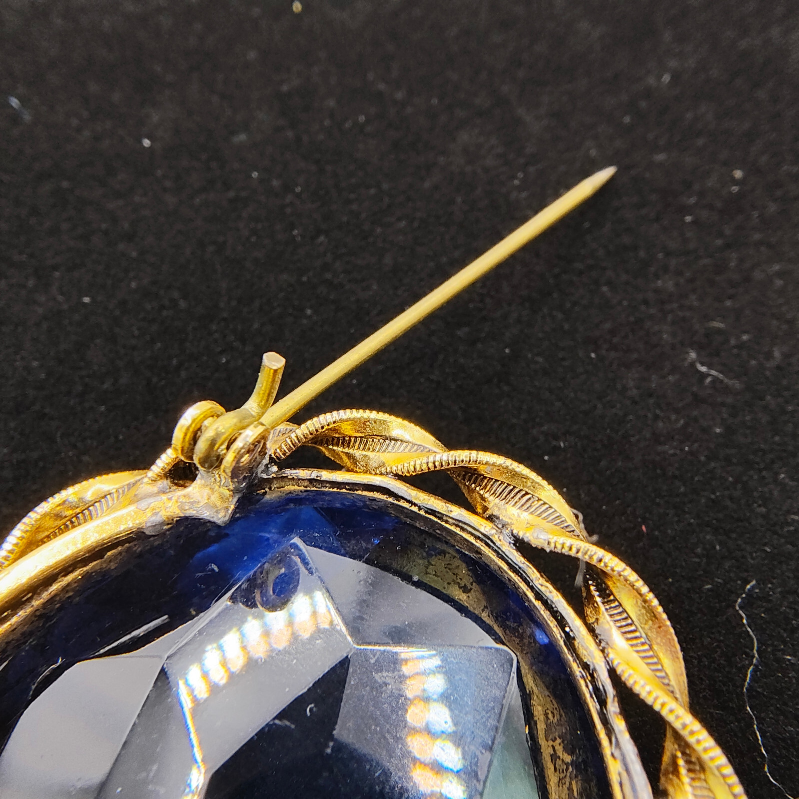 Vintage Art Deco Style Austrian Brooch Blue Paste Gold Tone Filigree Spiral Rope