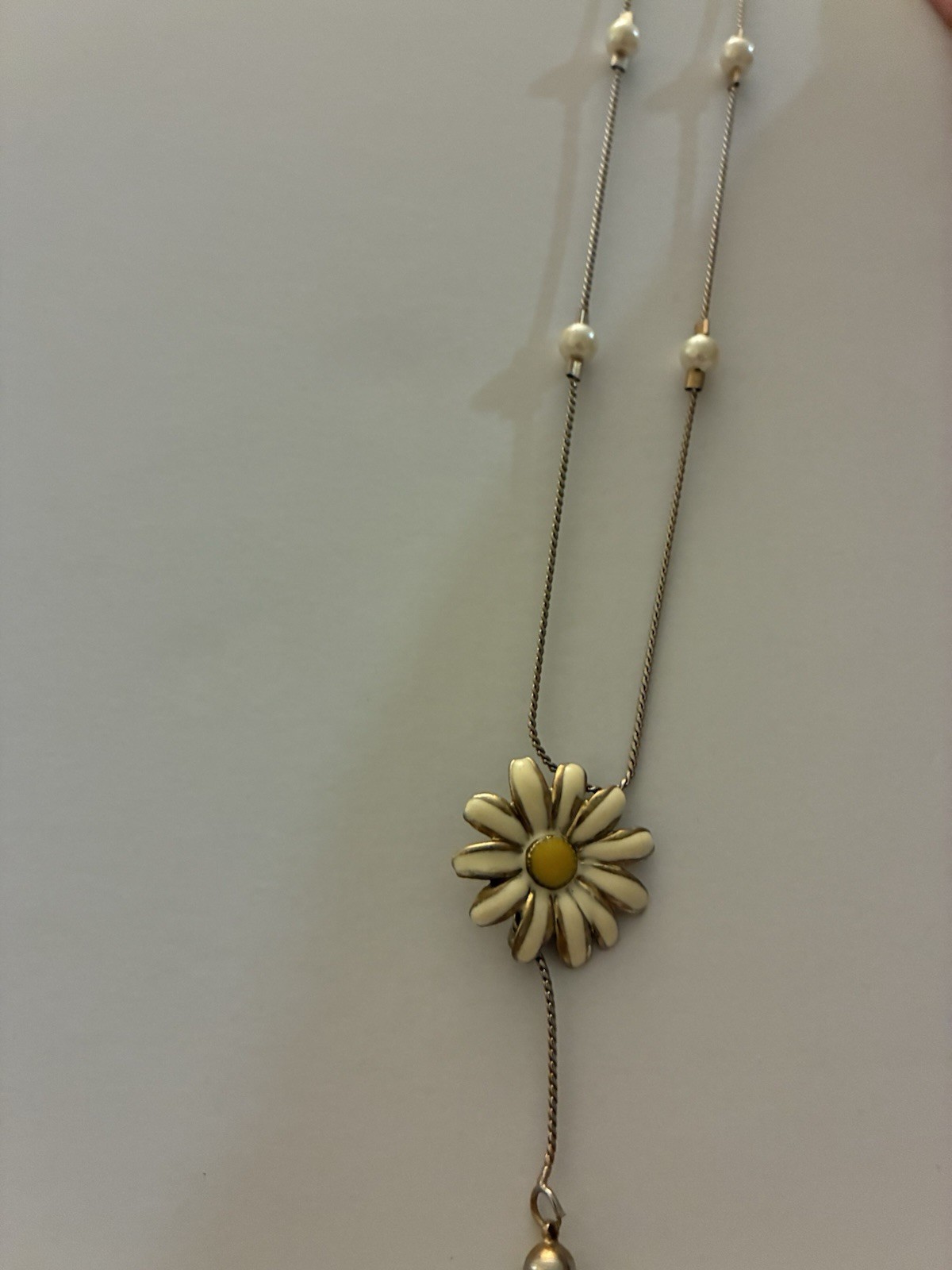 Gold Metal Daisy Flower Charm Pendant Necklace White Faux Pearls Adjustable