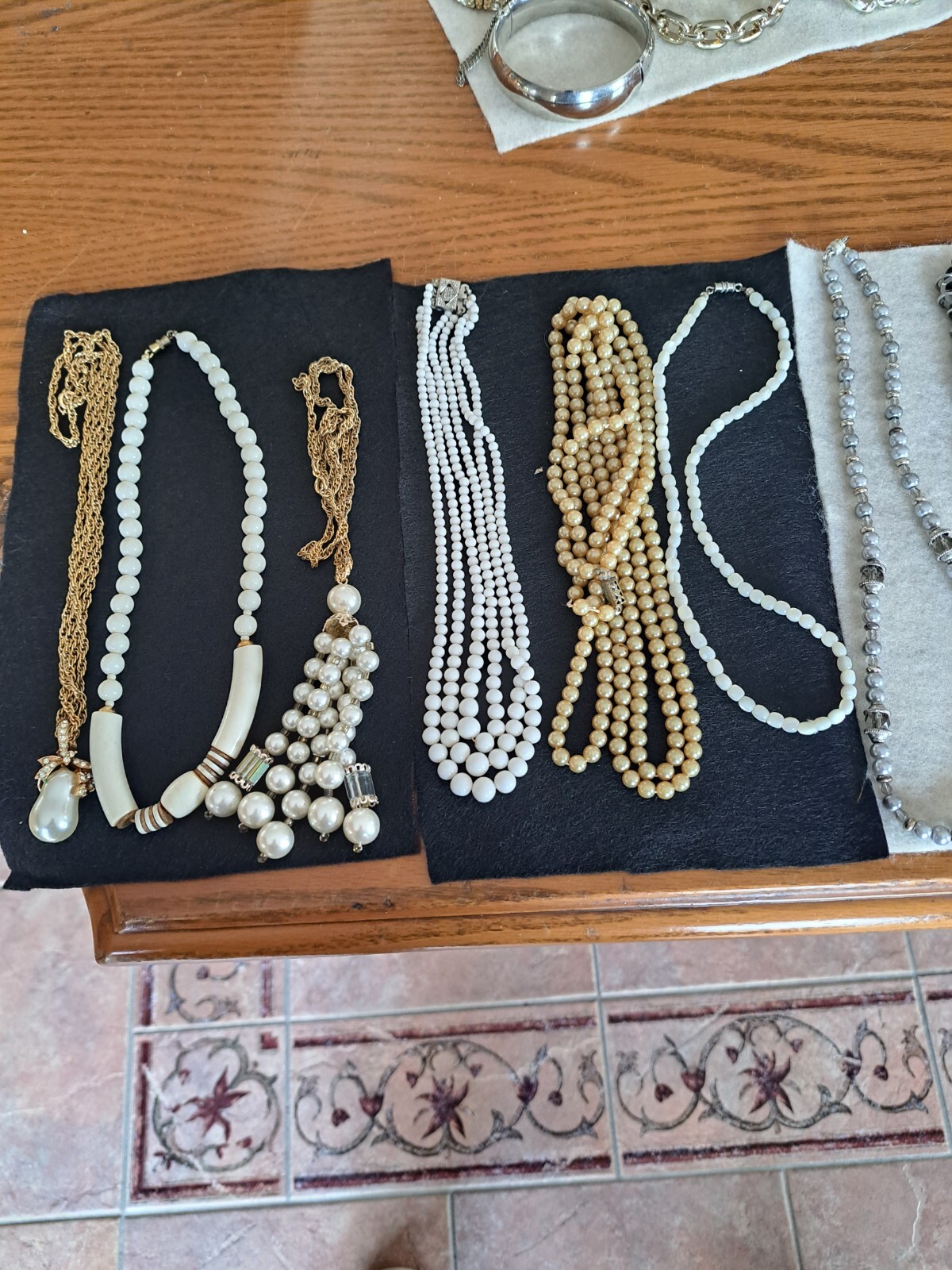 Necklaces Vintage Mixed Lot Costume 45 Varies Design & Styles Gold & Silver Tone