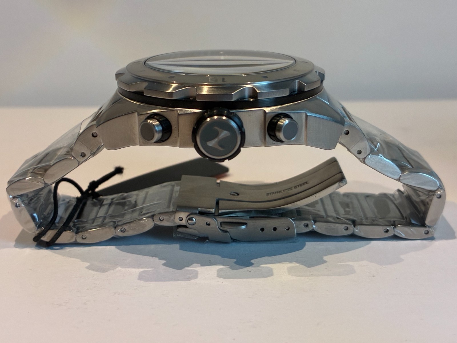 SWELL LIMITED EDITION SWISS ISA8171 QUARTZ 49MM WATCH BOX SET MSRP: $1,300 (NEW)