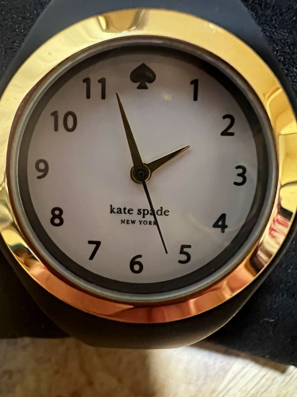 Kate Spade New York Analog Quartz 34mm Gold/White Black Silicone – Needs Battery