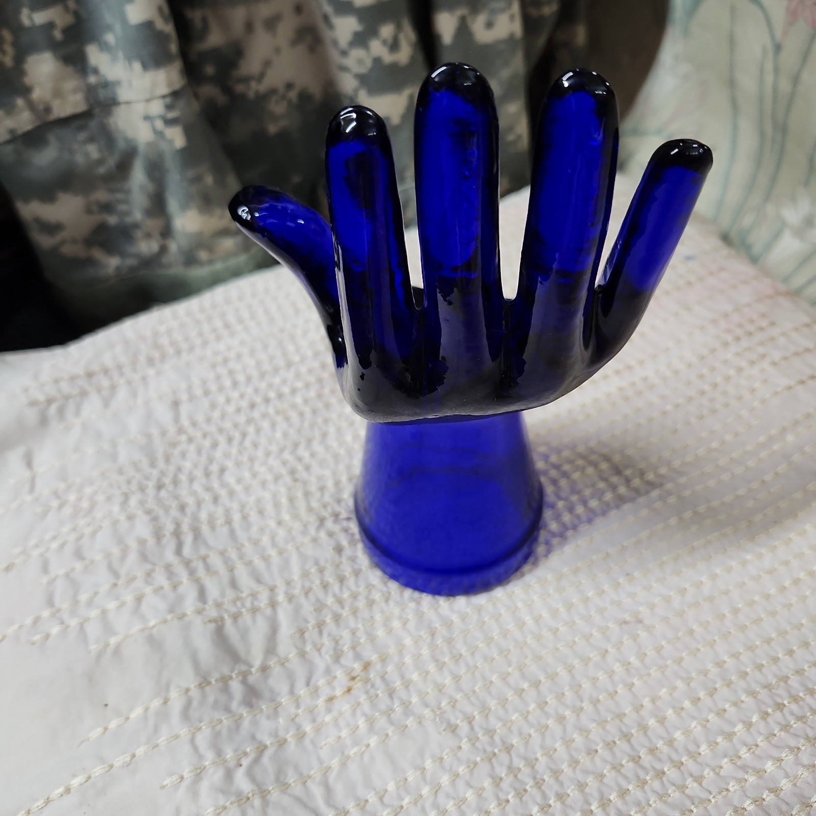 Vintage Cobalt Blue Glass Hand Mannequin Jewelry Display Ring Holder 8″…