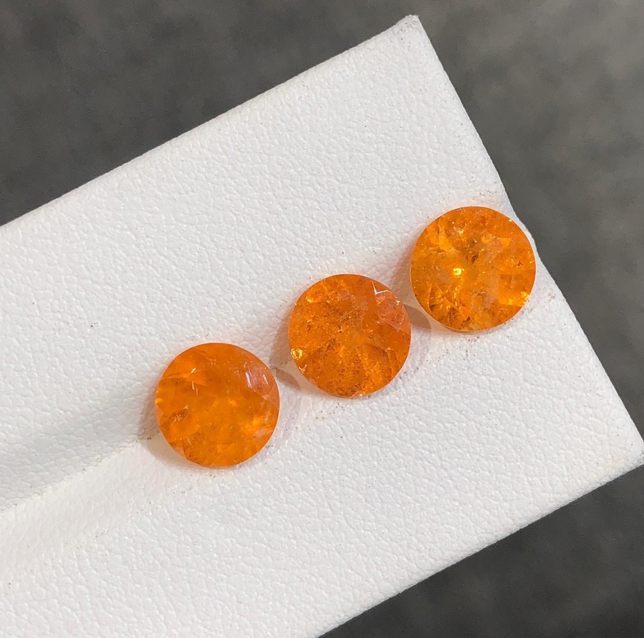 7.69 carat Natural Spessartite Garnet for earrings with Round shape from Africa