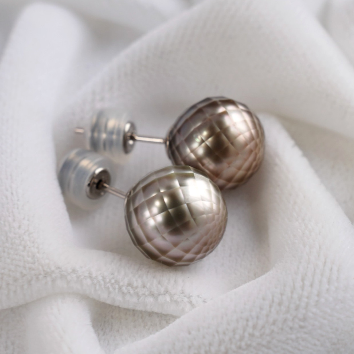 Faceted Big 10.1mm Round Gray Tahitian Pearl Stud Earrings 18k Solid White Gold