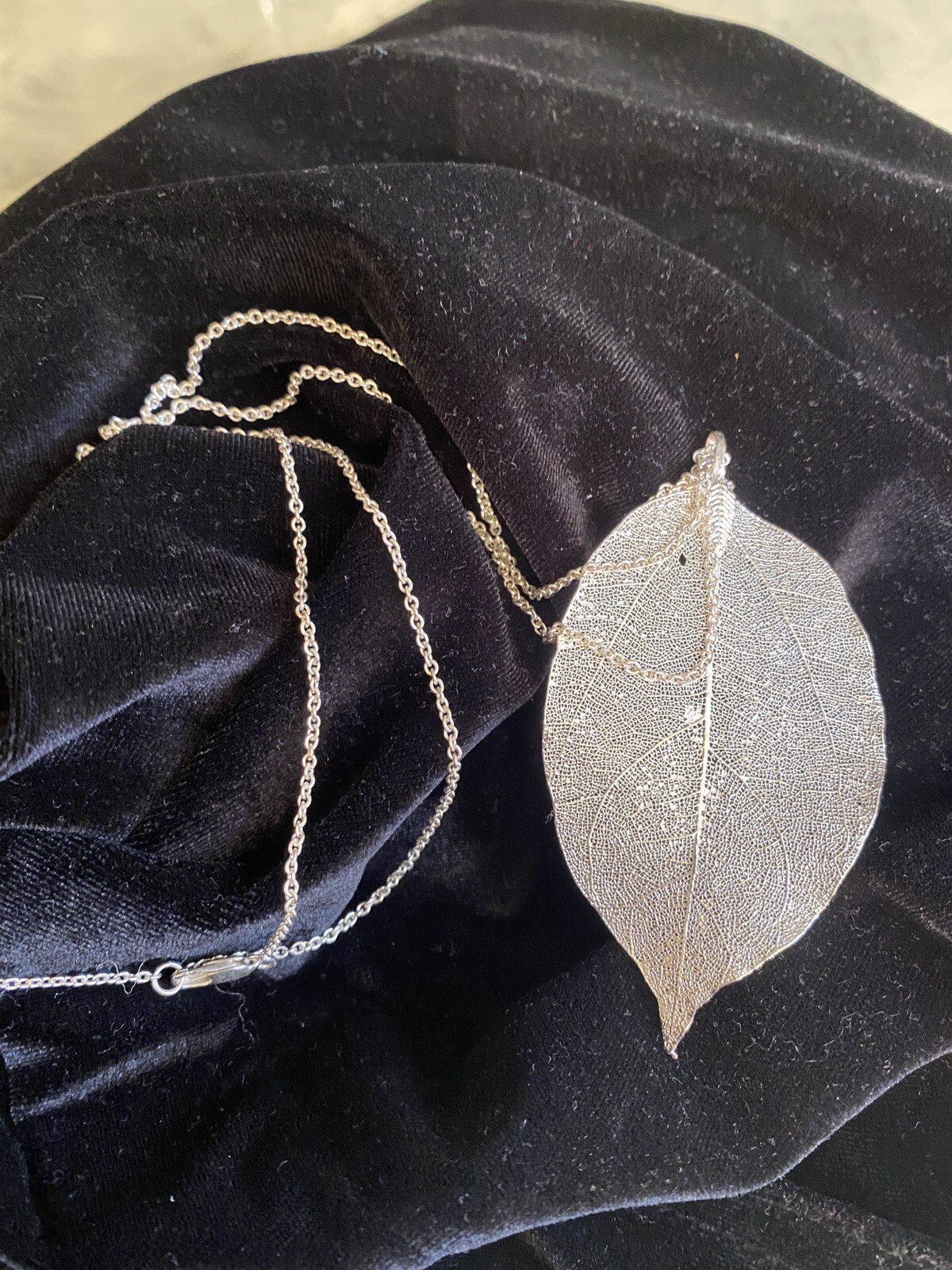 Pendant Necklace Silver Tone Dipped Aspen Leaf 20″ Long Chain-multiple lengths