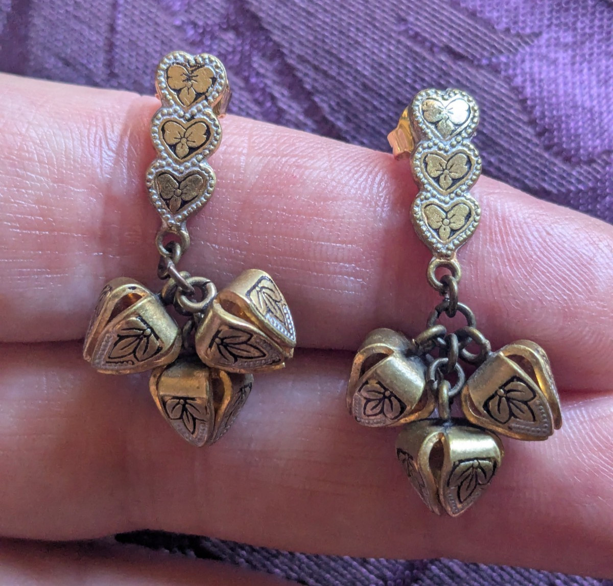 Vintage 60s Damascene Spanish post earrings hearts jingle bells petite 1 3/8″L