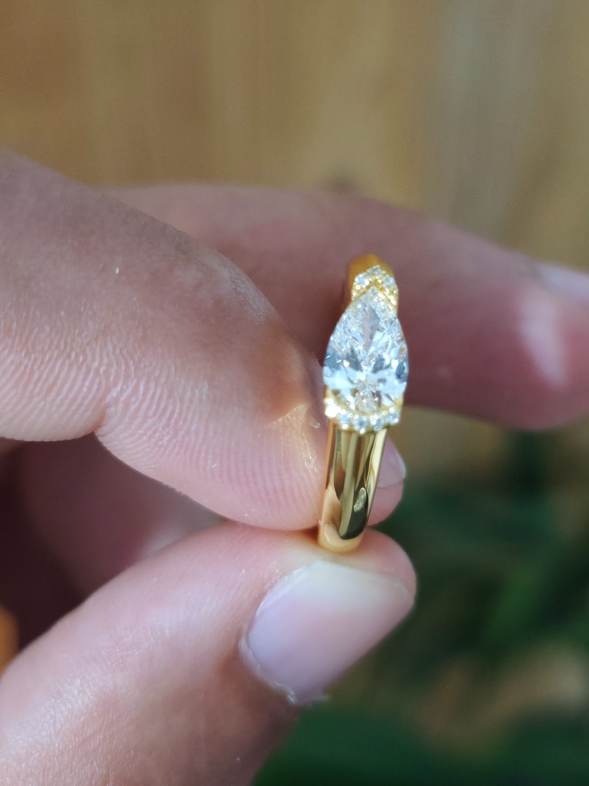 18K Yellow Gold Solitaire Ring 1.01ct Pear Diamond (Brown) IGI Size 5,6,7,8,9,10
