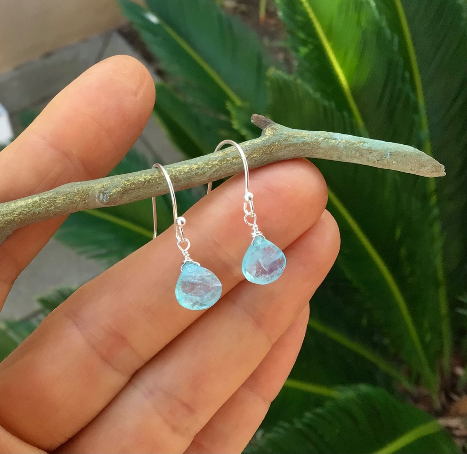 STERLING SILVER NATURAL BLUE AQUAMARINE SUNDANCE CHARM EARRINGS