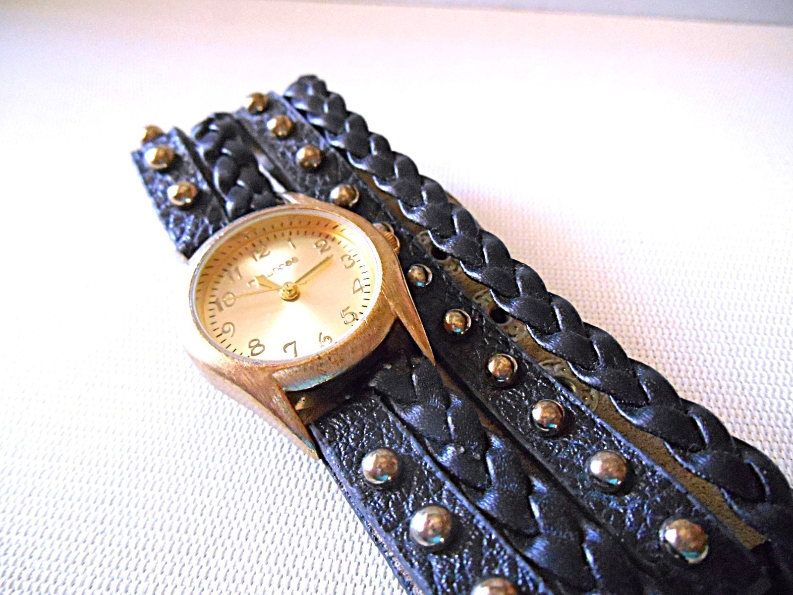 Accutime Watch Corp WAC5111MU Goldtone & Black Bracelet Watch – New Battery