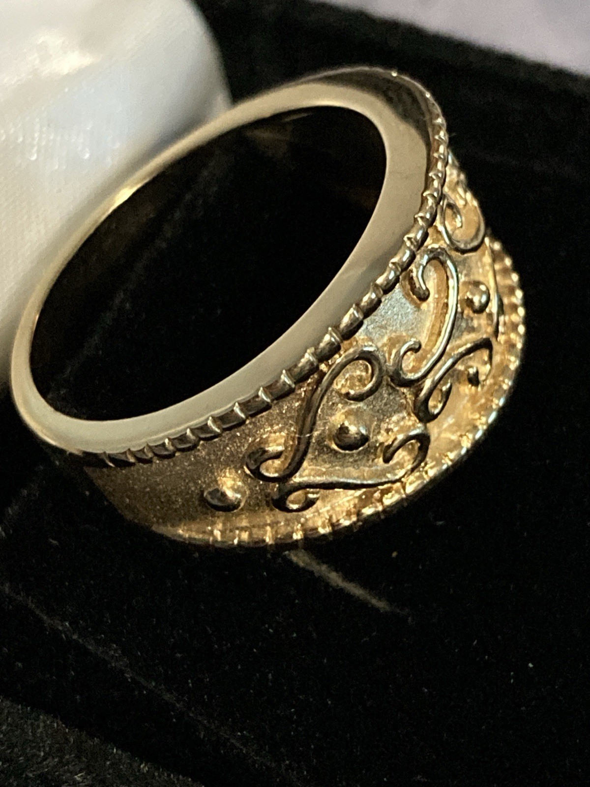 14Kt 8 Grams Yellow Gold Etruscan Scroll Band Ring 8 Grams