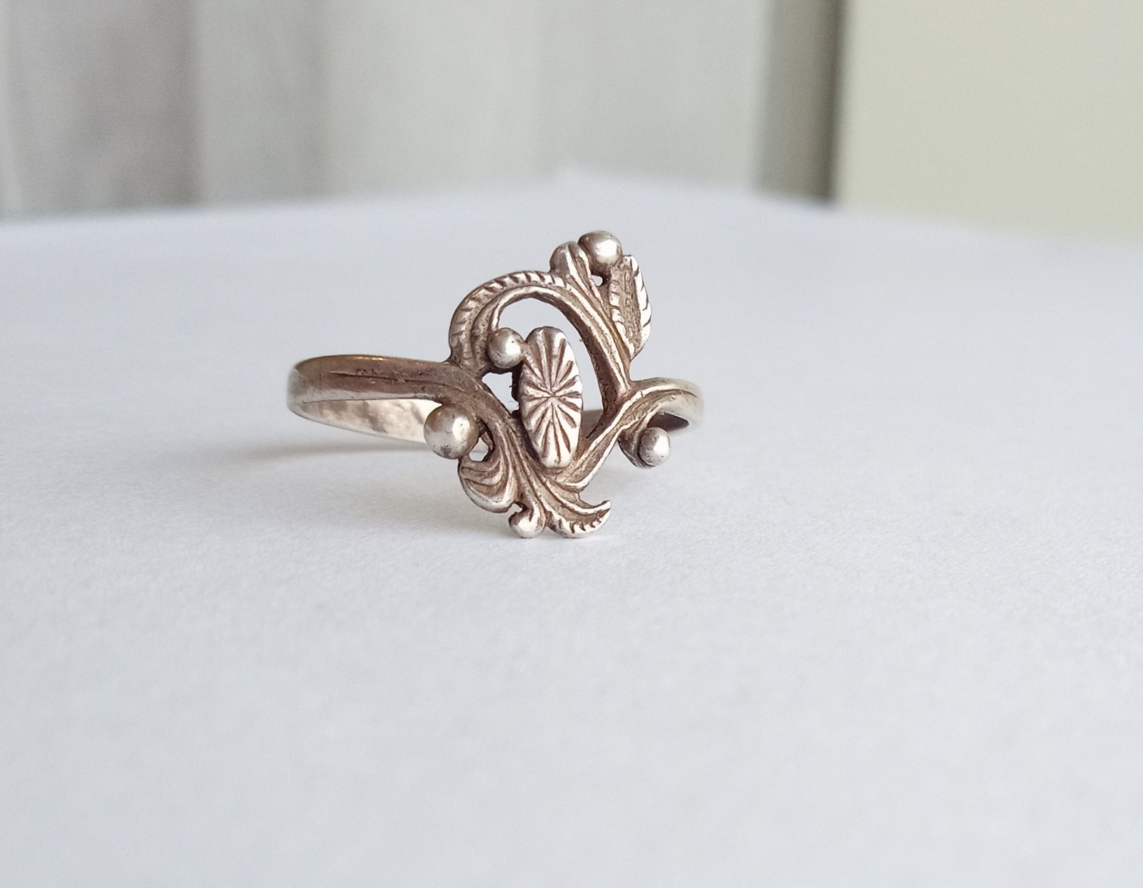 Vintage Beautiful Ring Sterling Silver 925 test Ukraine Women’s Jewelry size 8.5