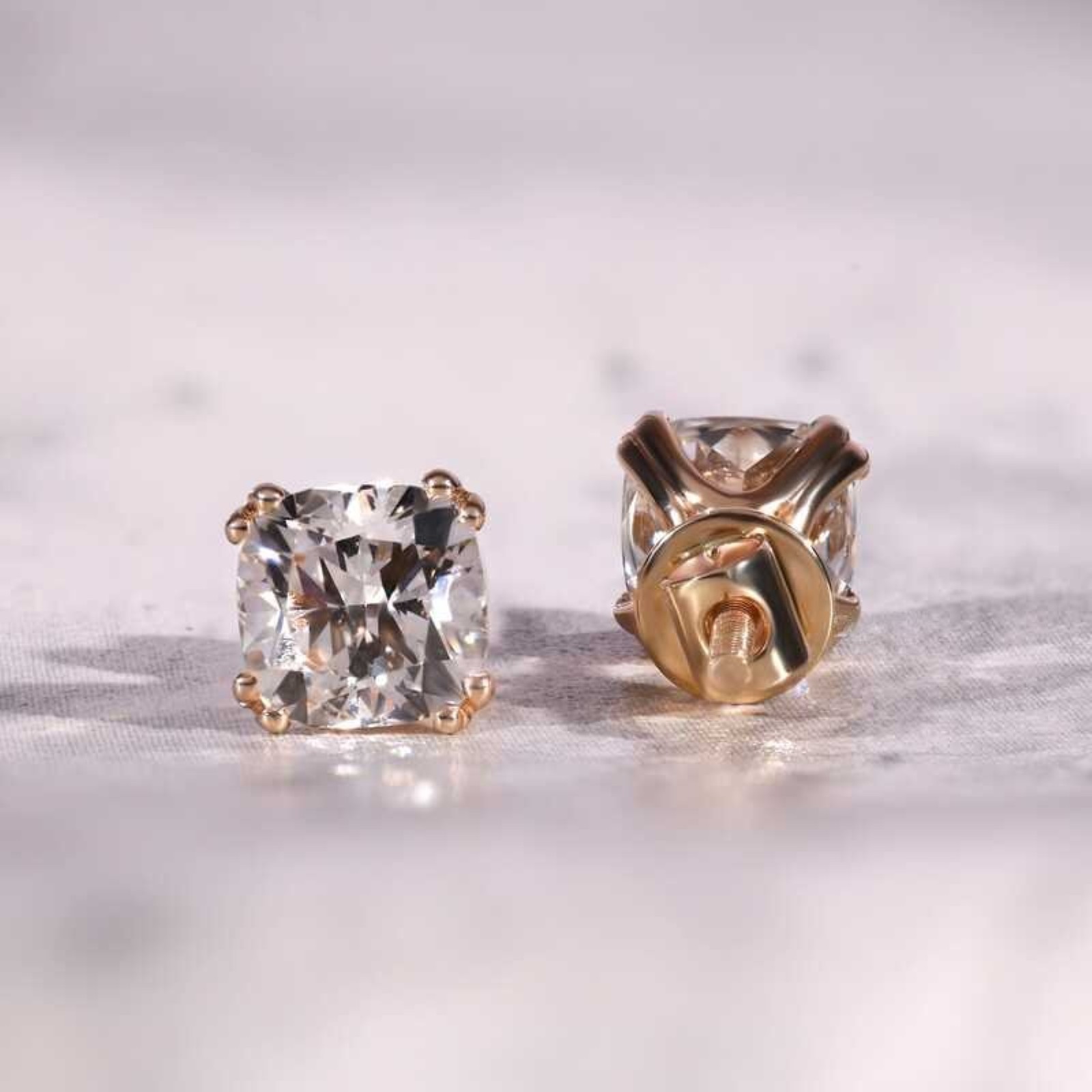 2.20Ct Cushion Cut IGI Certified Lab Grown Diamond Earring 14k Yellow Gold