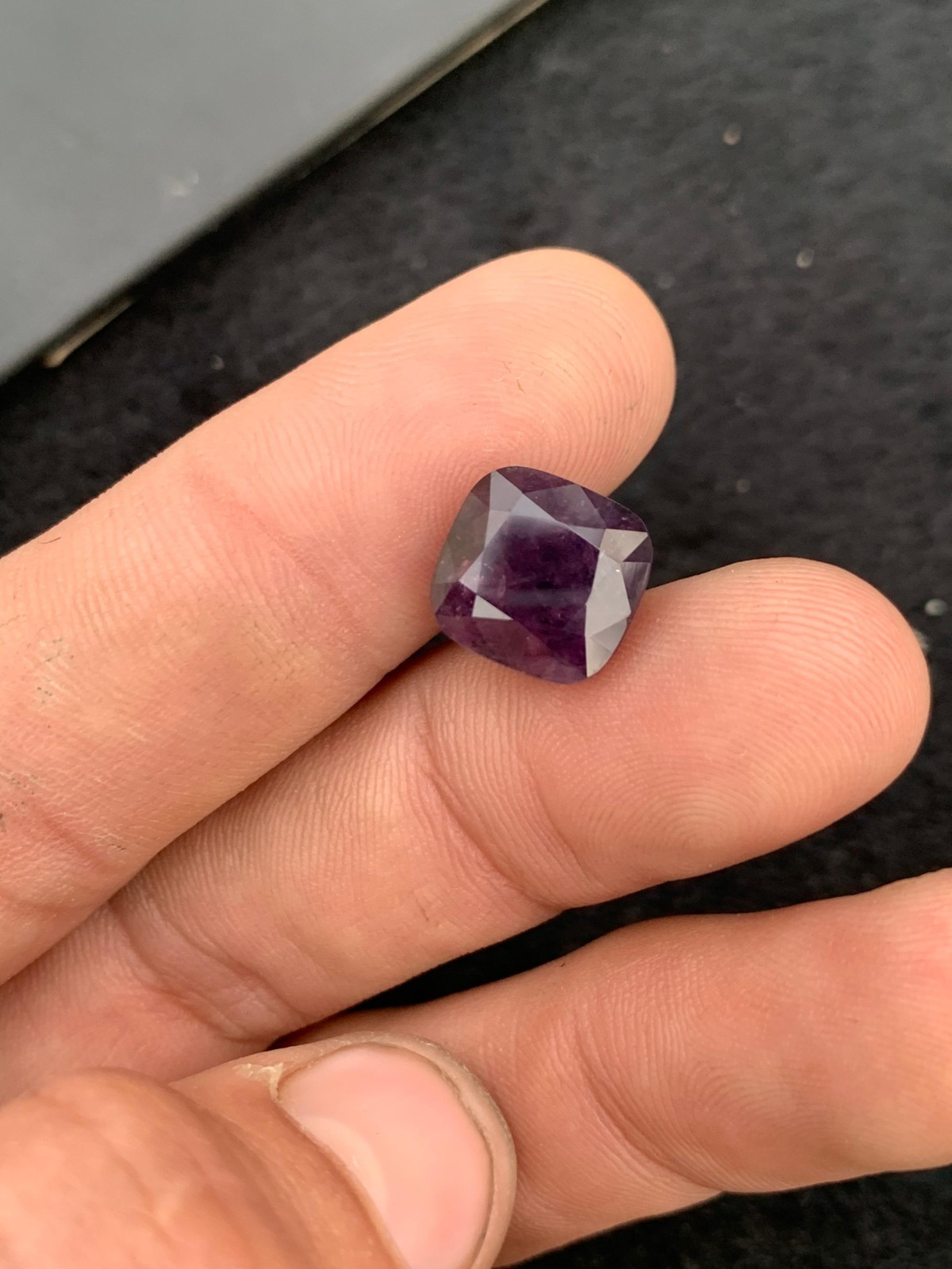 9.80 ct 10*10*8.5mm vivd top quality natural conundrum sapphire loose gemstone