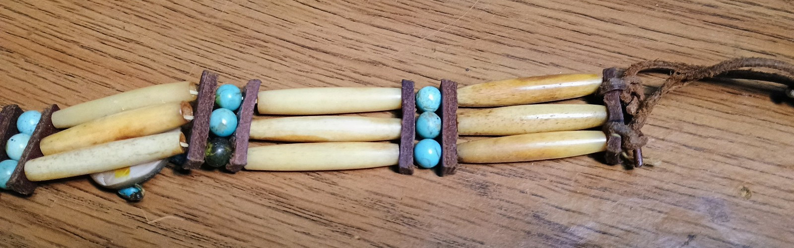 Vintage N.A.Turquoise Shell Boar Bone Leather Neck Choker