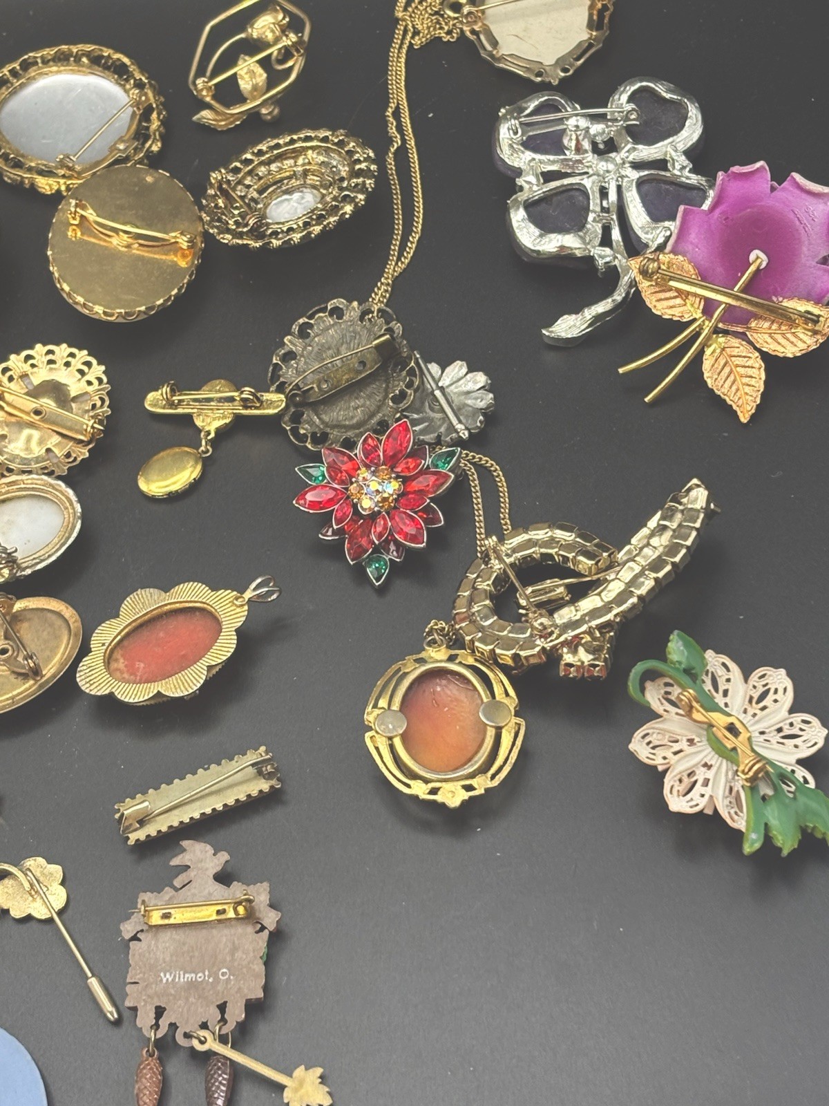ESTATE VICTORIAN/ Art Deco /MCM WEARABLE Cameos Stick pins old Brooches 40 PCS