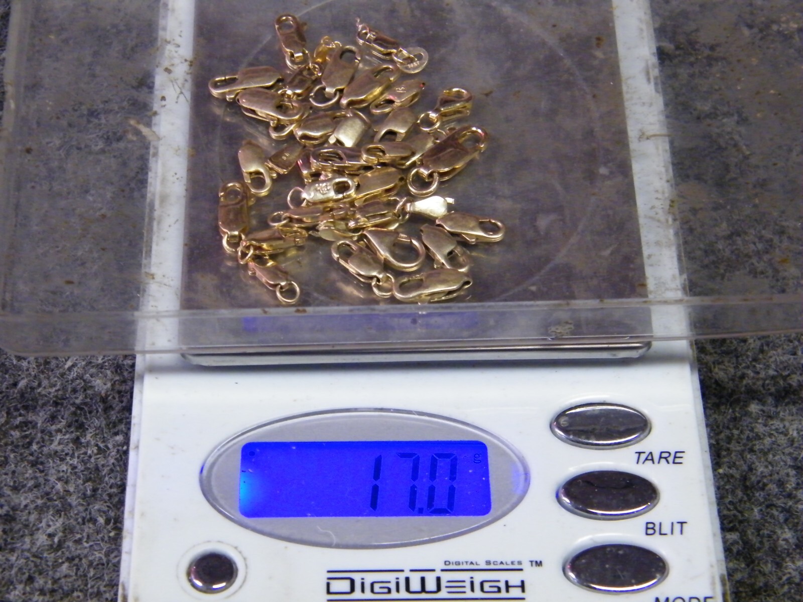 14 kt Solid Gold Lobster Clasps 32 Items 17.0 Grams – 14k