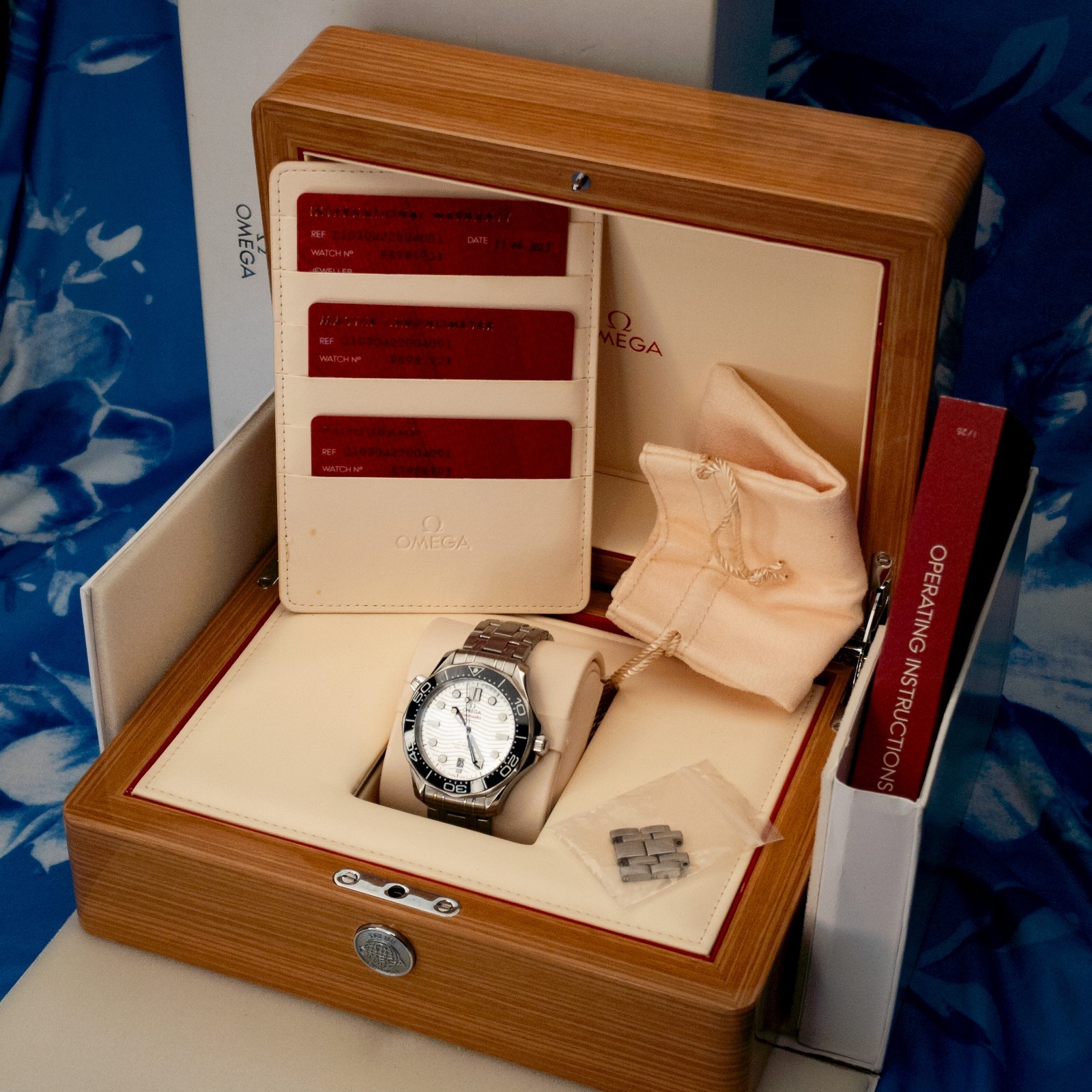 2025 Omega Seamaster Diver 300M 42mm White Wave 210.30.42.20.04.001 Box & Papers
