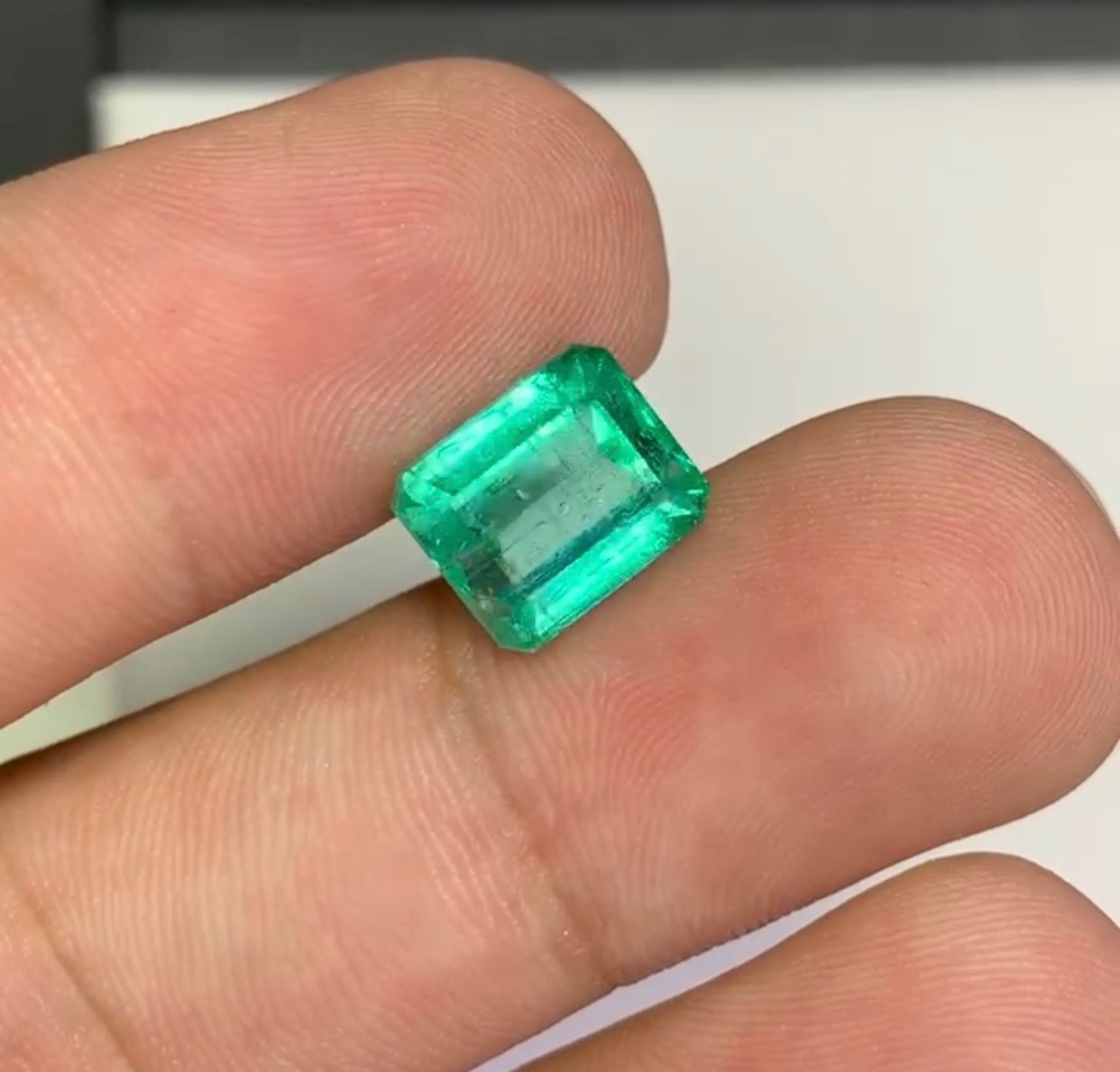 5.2ct Natural Vivid Green Emerald Gemstone: EmeraldCut for Ring/Jewelry From AFG