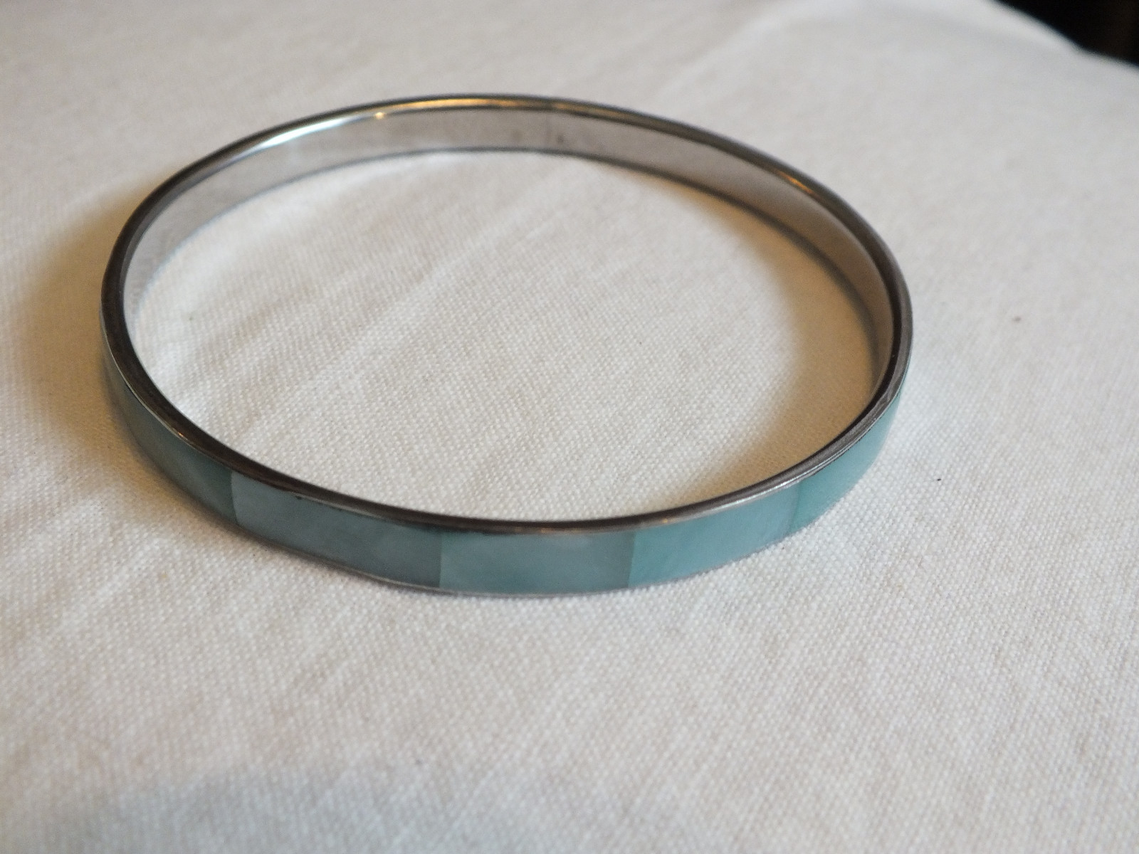 Beautiful Bangle Bracelet Silver Tone Turquoise Insets 1/4 Inch Wide CUTE