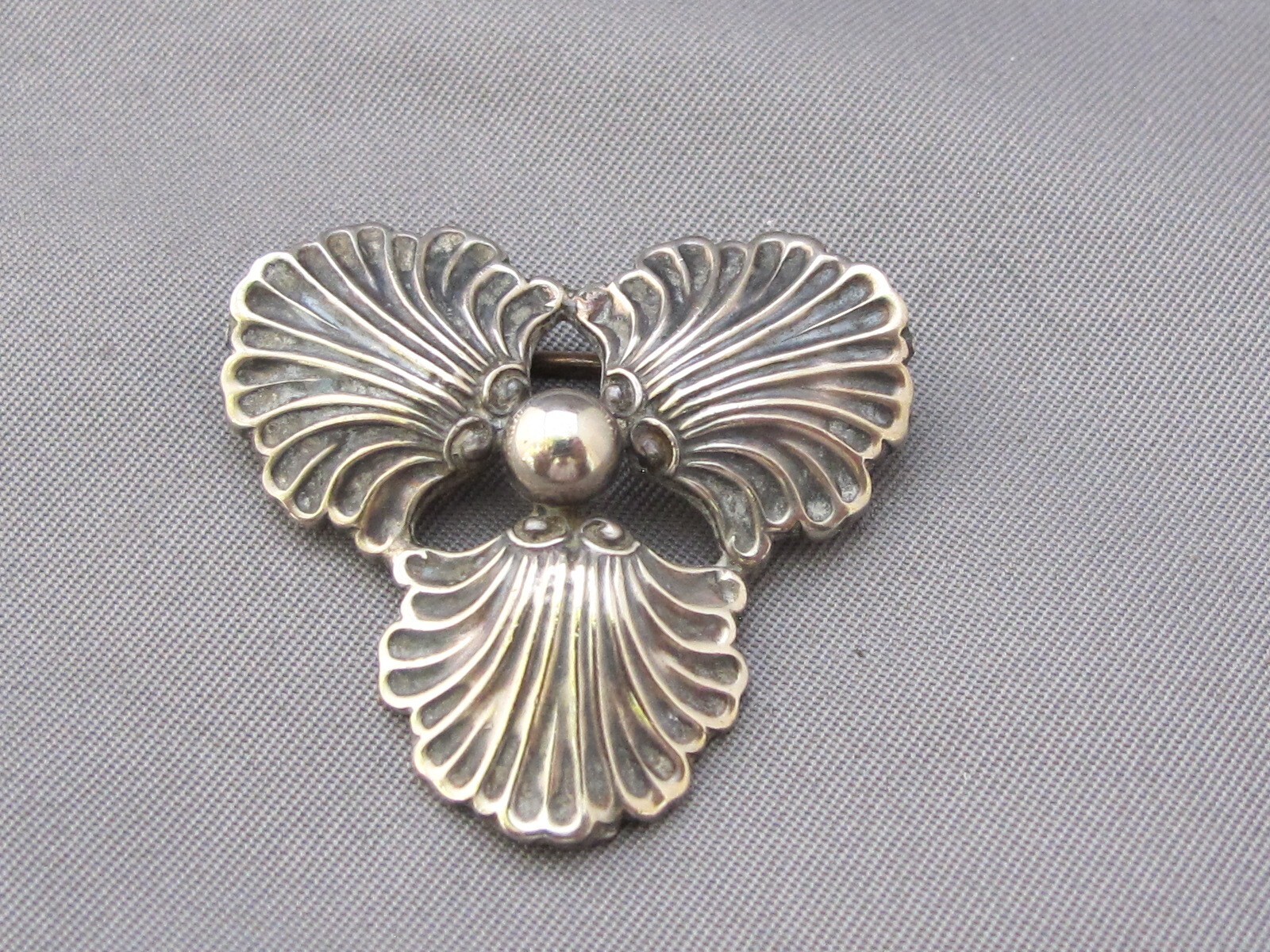 Good HANDMADE Sterling Studio Craft THREE SHELL PIN