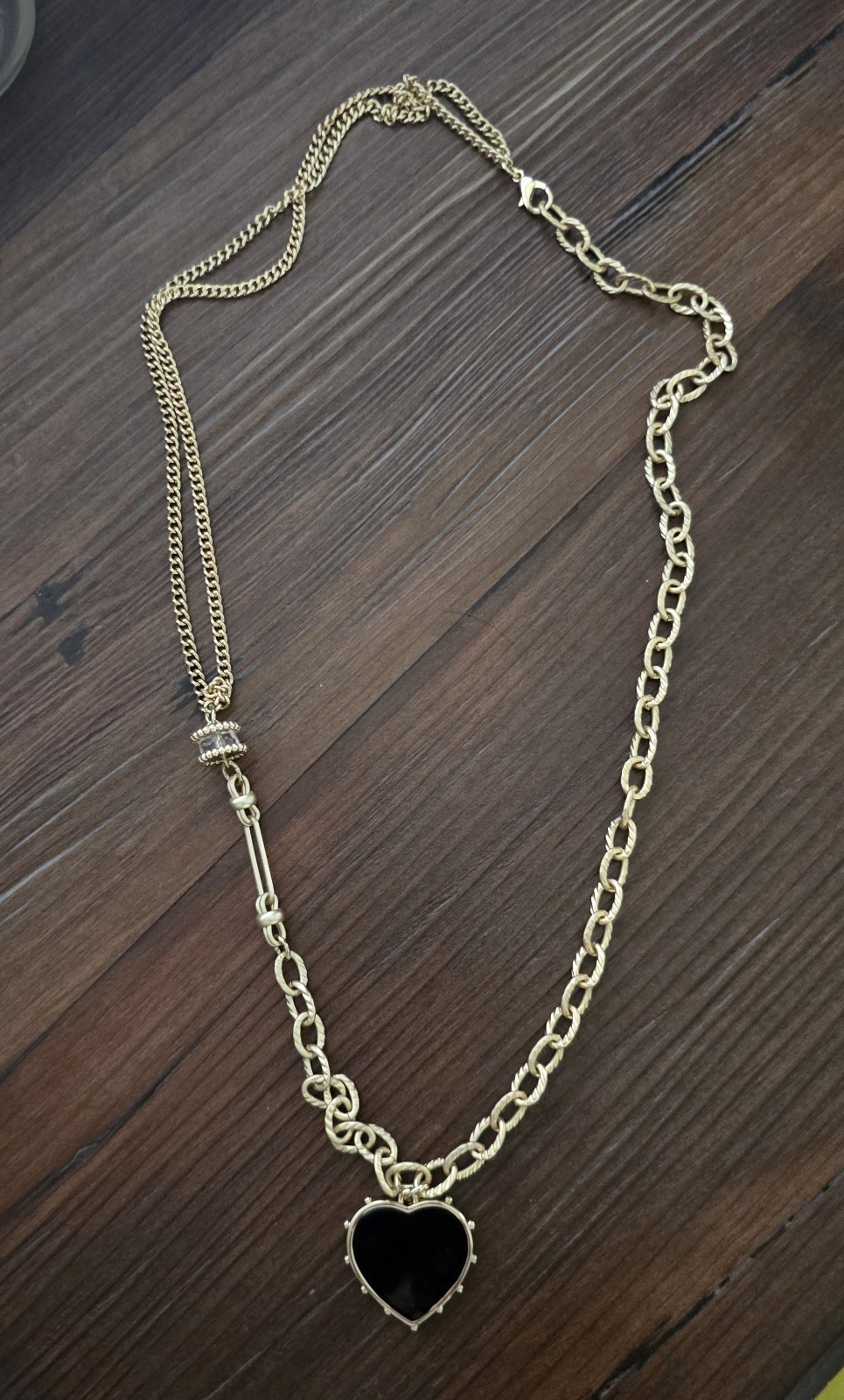 NWOT ANTHROPOLOGIE CHAIN NECKLACE WITH HEART SHAPE PENDANT GOLD /BLACK TONE