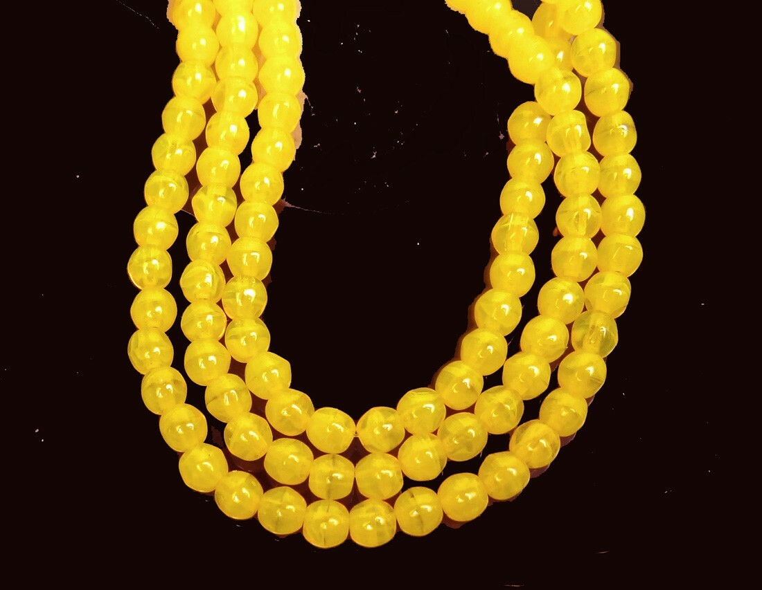 100 Czech Glass Round Beads – Milky Yellow 4mm
