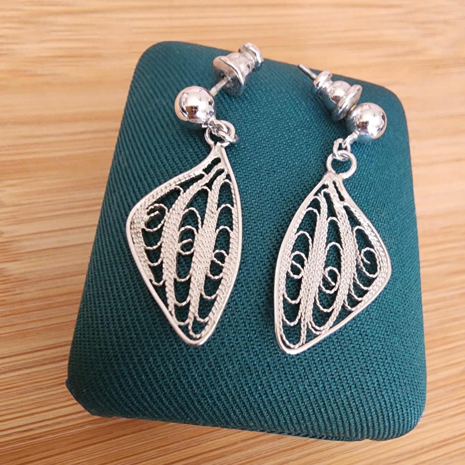 Delicate Silver Filigree Dangle Earrings Jewelry Special Occasion Everyday EUC