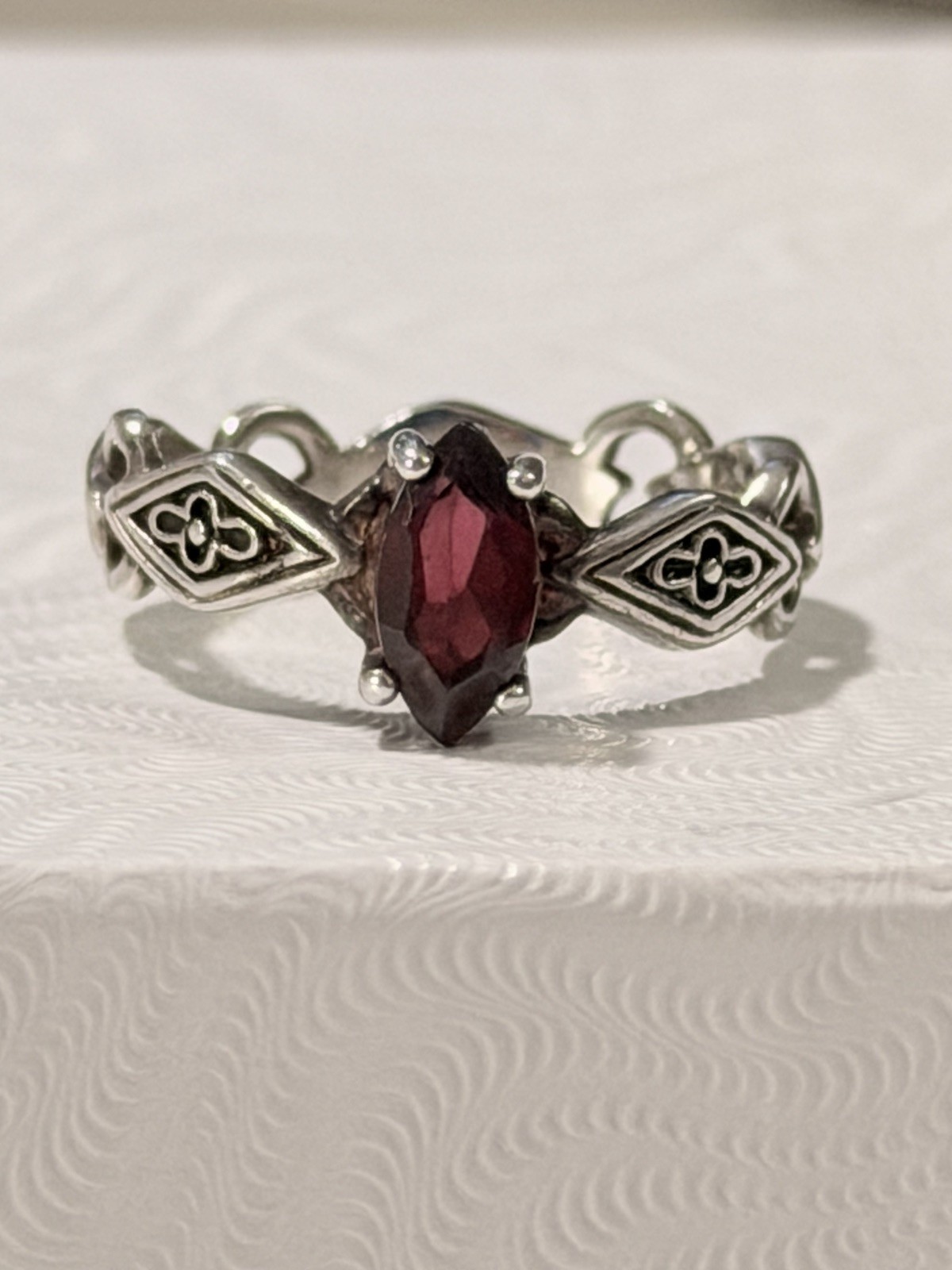 Avon RJ Graziano Sterling Silver Garnet Link Ring Size 5 925 Vintage Birthstone