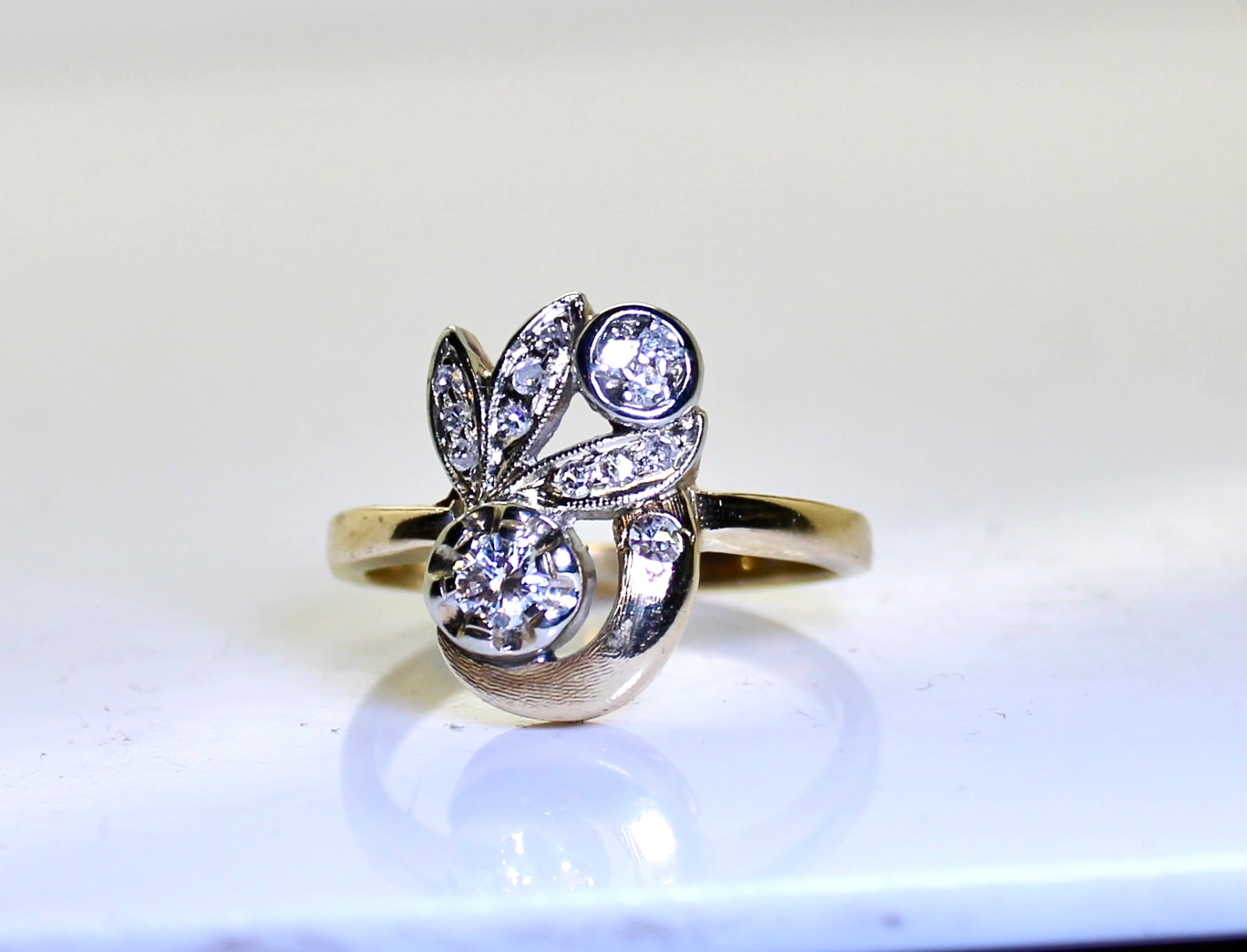 Gorgeous Vintage Ladies 14K Gold .20 Ctw 1/5ct Diamond Ring, Size 7.5, 4.2Grams