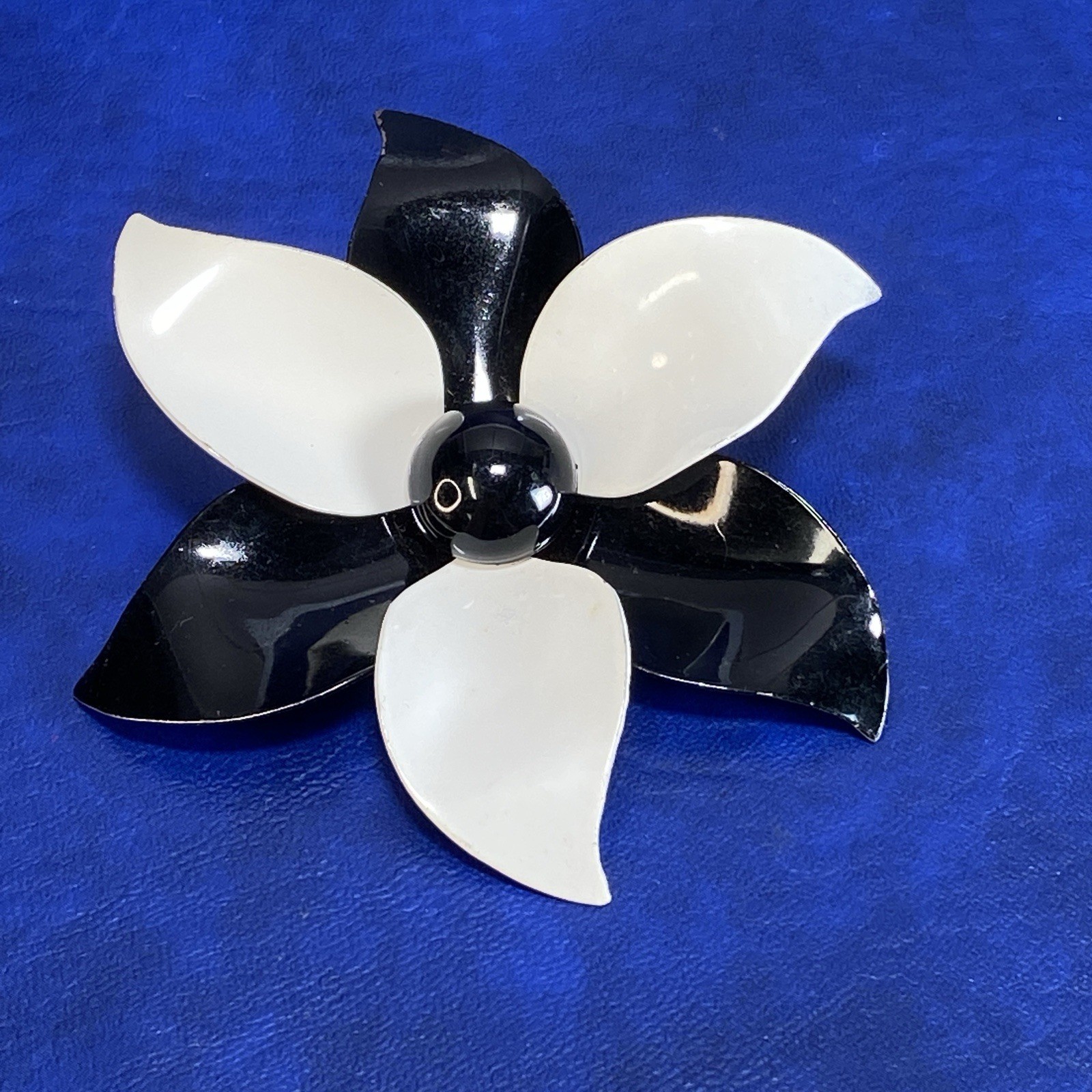 Vtg Unsigned Black & White Metal Flower Brooch Pin Mid-Century Bold 3.25 Inch
