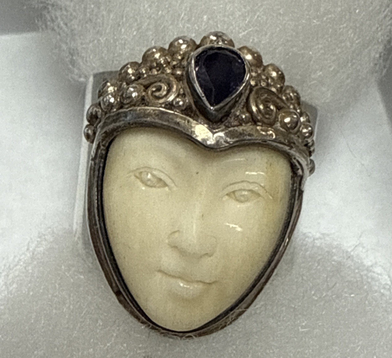 SAJEN 925 STERLING SILVER BLUE SAPPHIRE CARVED MOON FACE RING